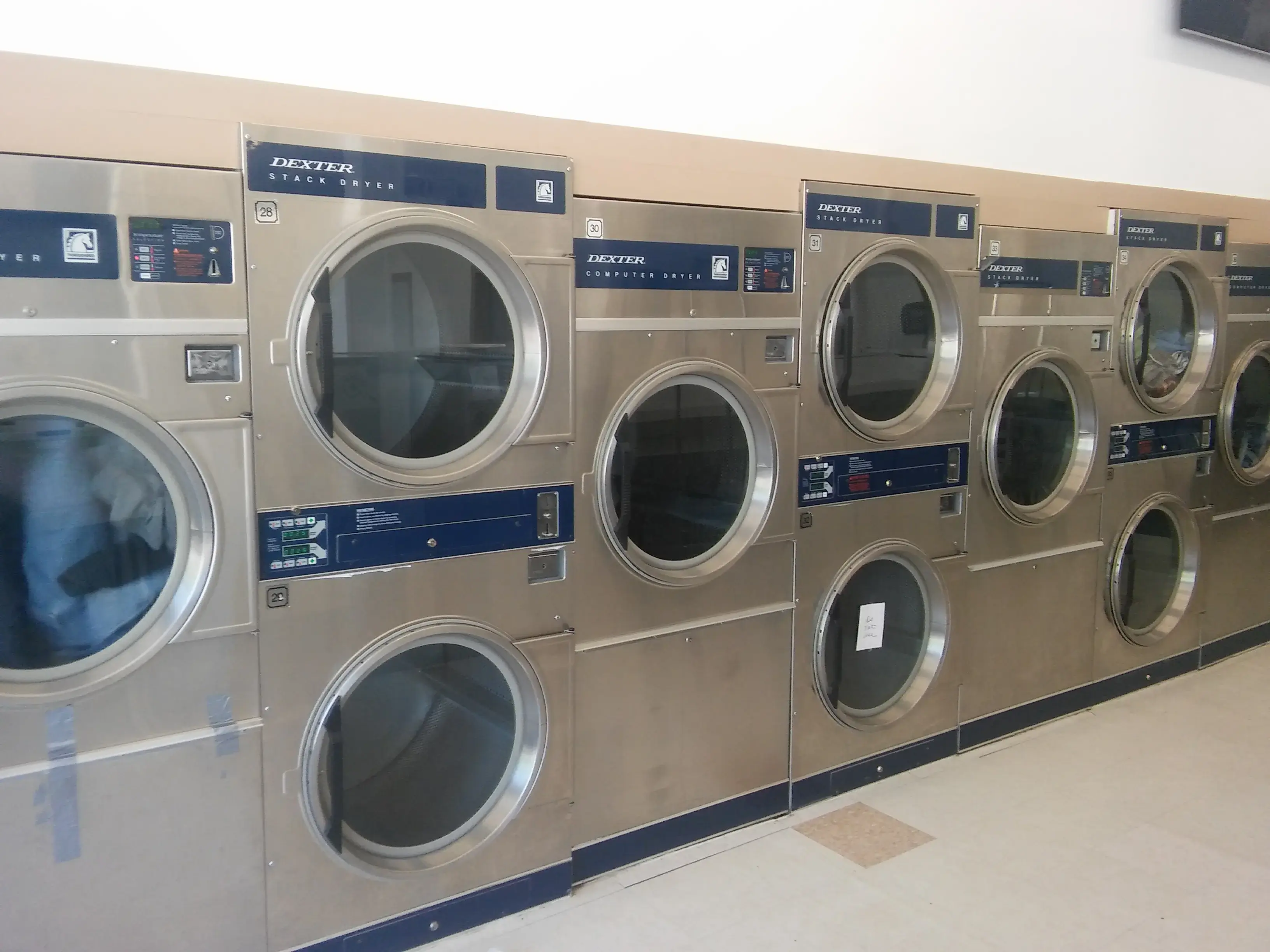 Neighborhood Laundromat Rock Island - Image 11