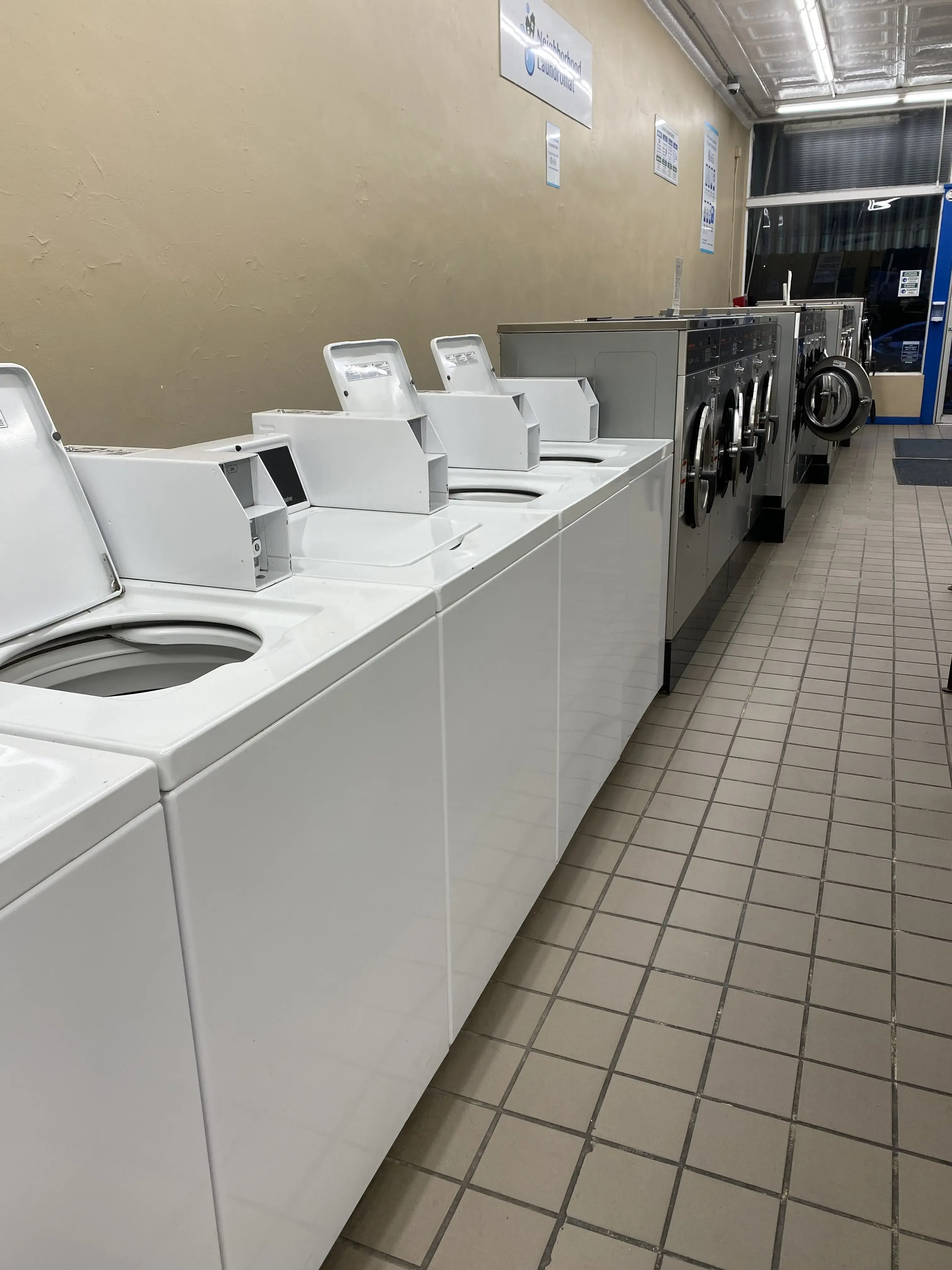 Neighborhood Laundromat, Strawberry Street thumbnail 12