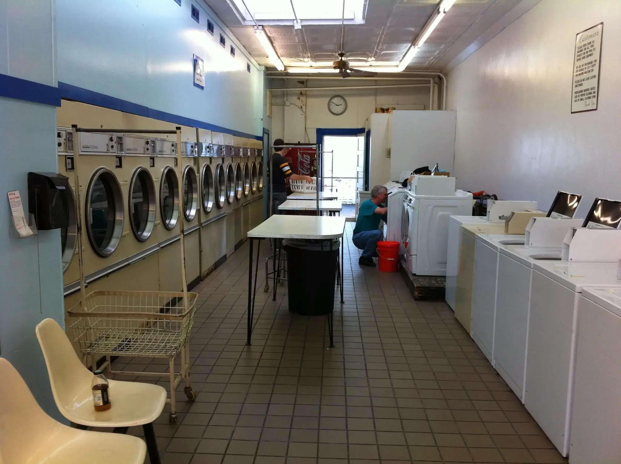 Neighborhood Laundromat, Strawberry Street thumbnail 15