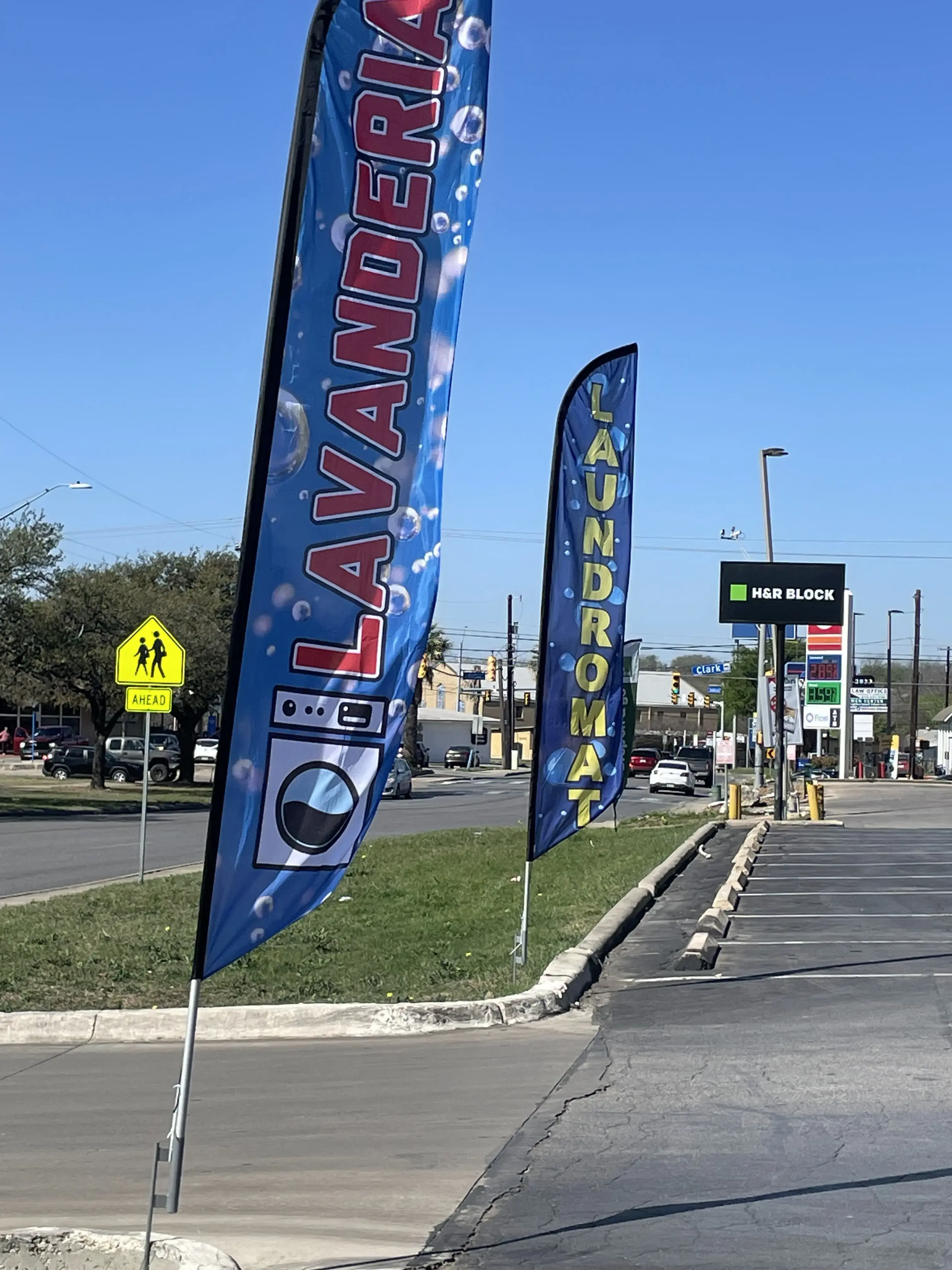 Neighborhood Laundry - Laundromat- Washateria-Lavanderia thumbnail 15