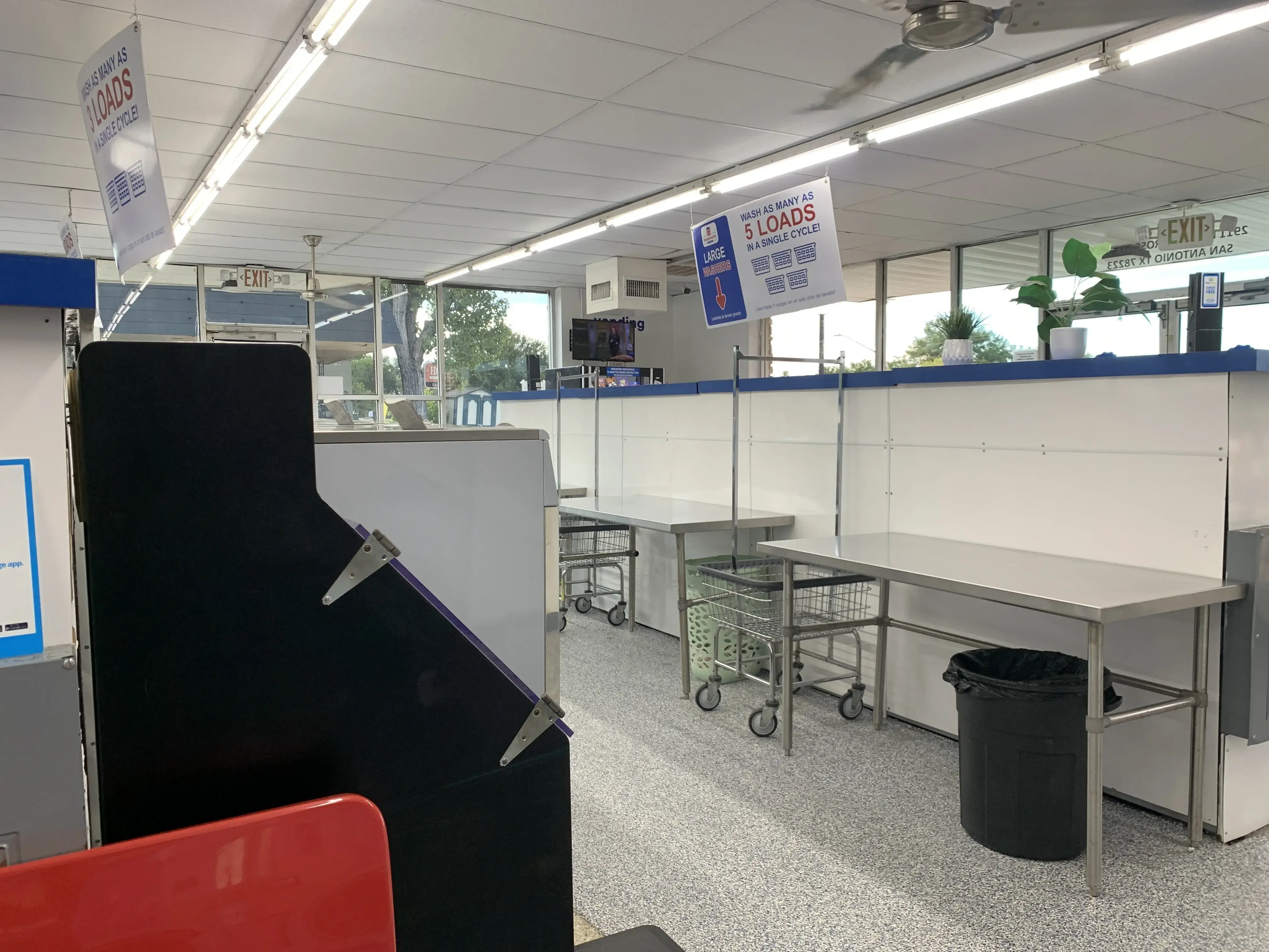 Neighborhood Laundry - Laundromat- Washateria-Lavanderia thumbnail 5