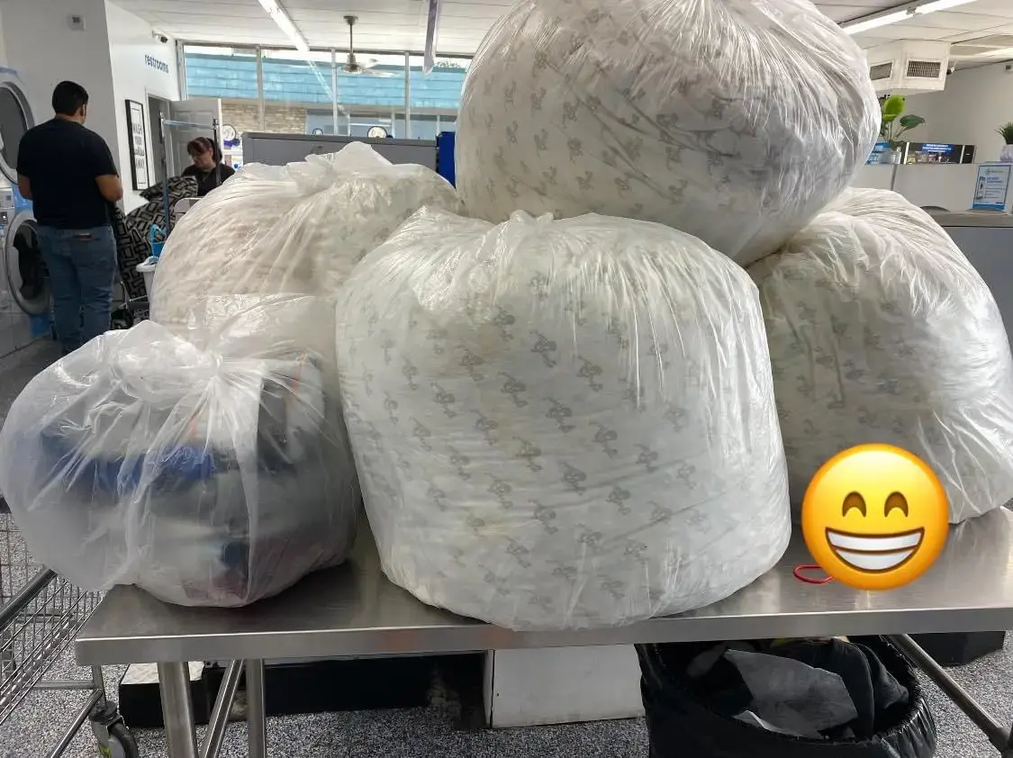 Neighborhood Laundry - Laundromat- Washateria-Lavanderia thumbnail 12