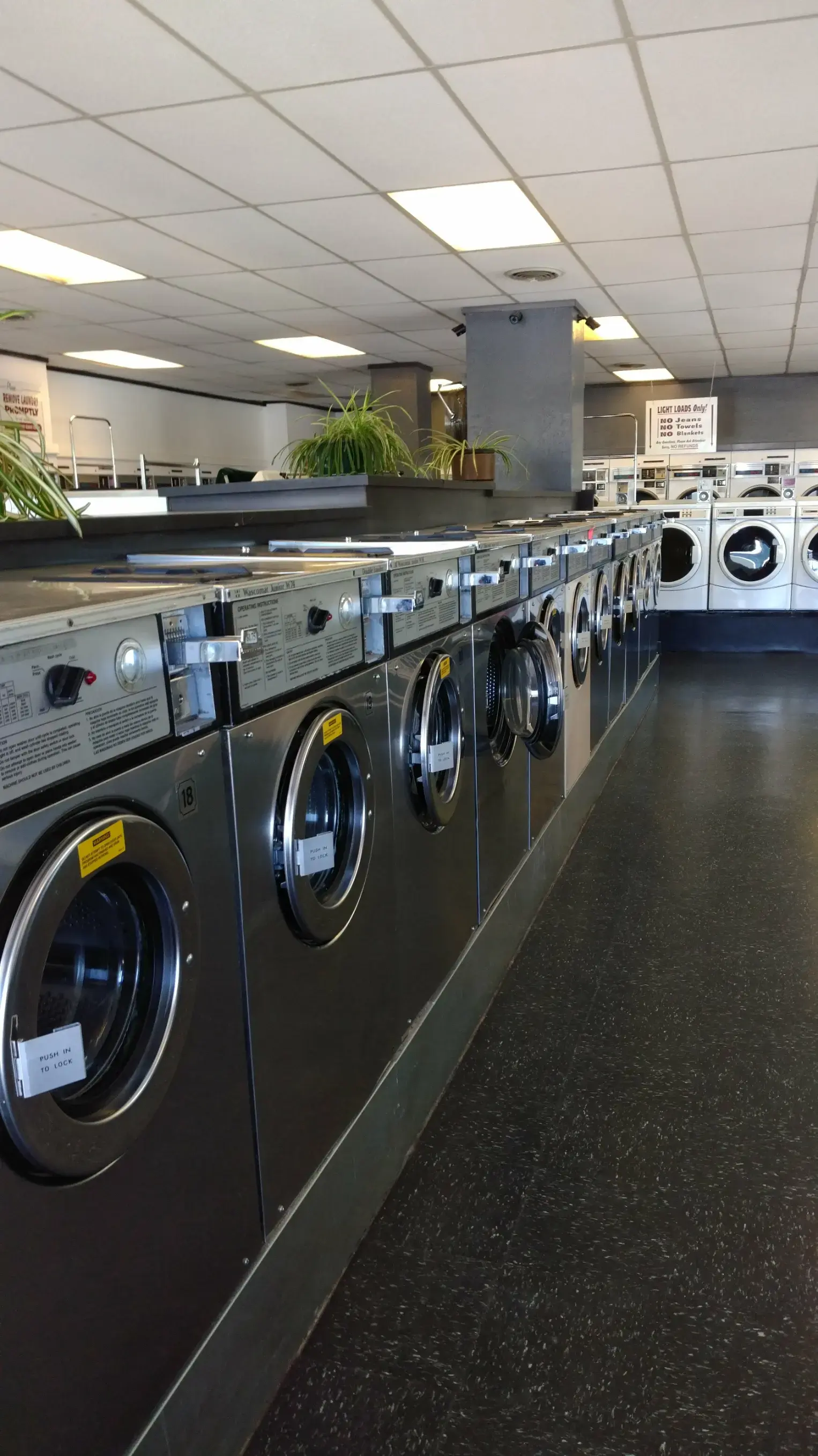 Neighborhood Laundry thumbnail 18