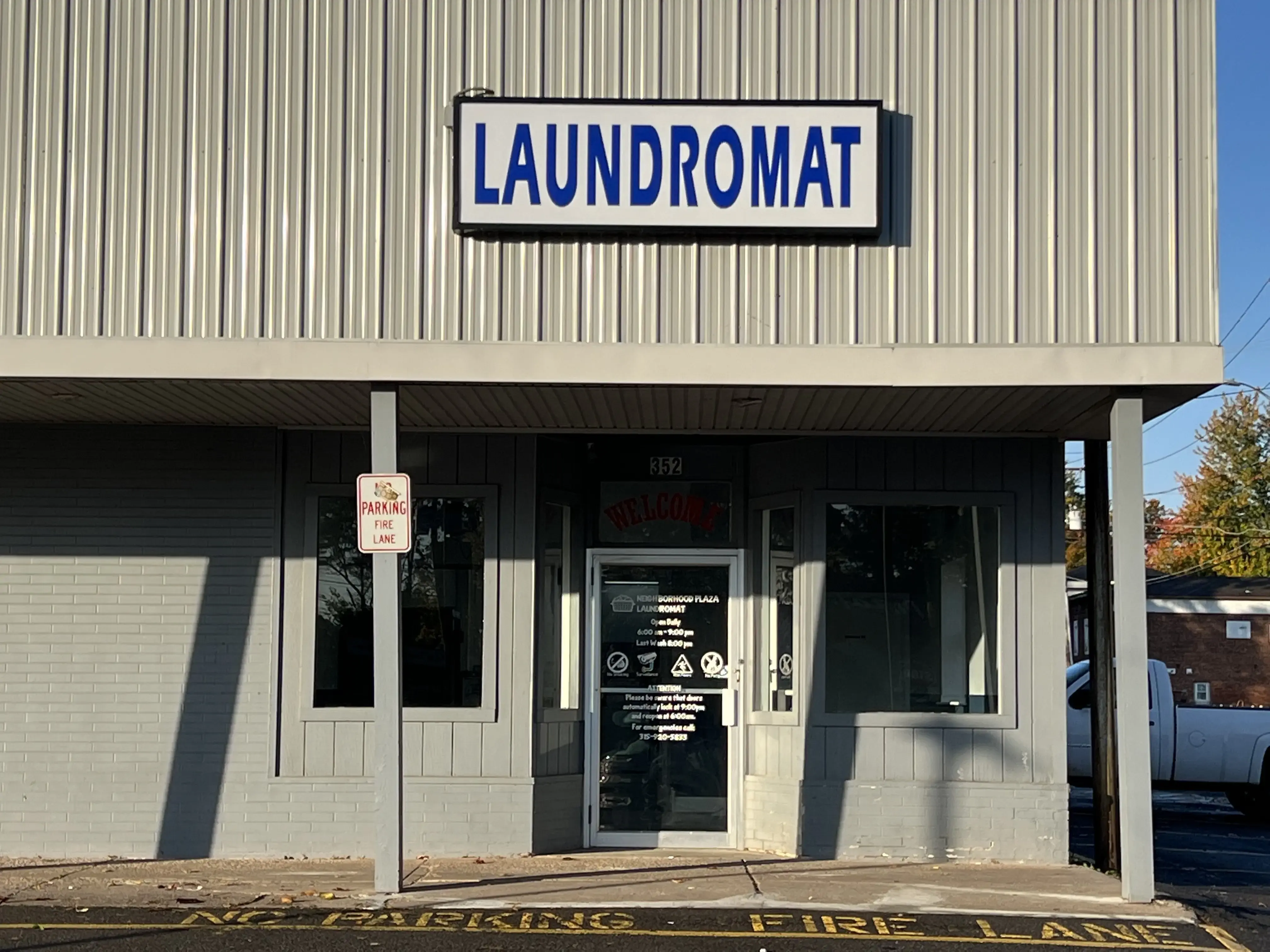 Neighborhood Plaza Laundromat - Image 3
