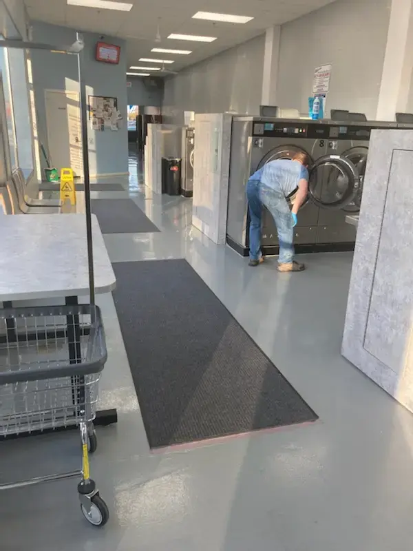 Neighborhood Plaza Laundromat - Image 11