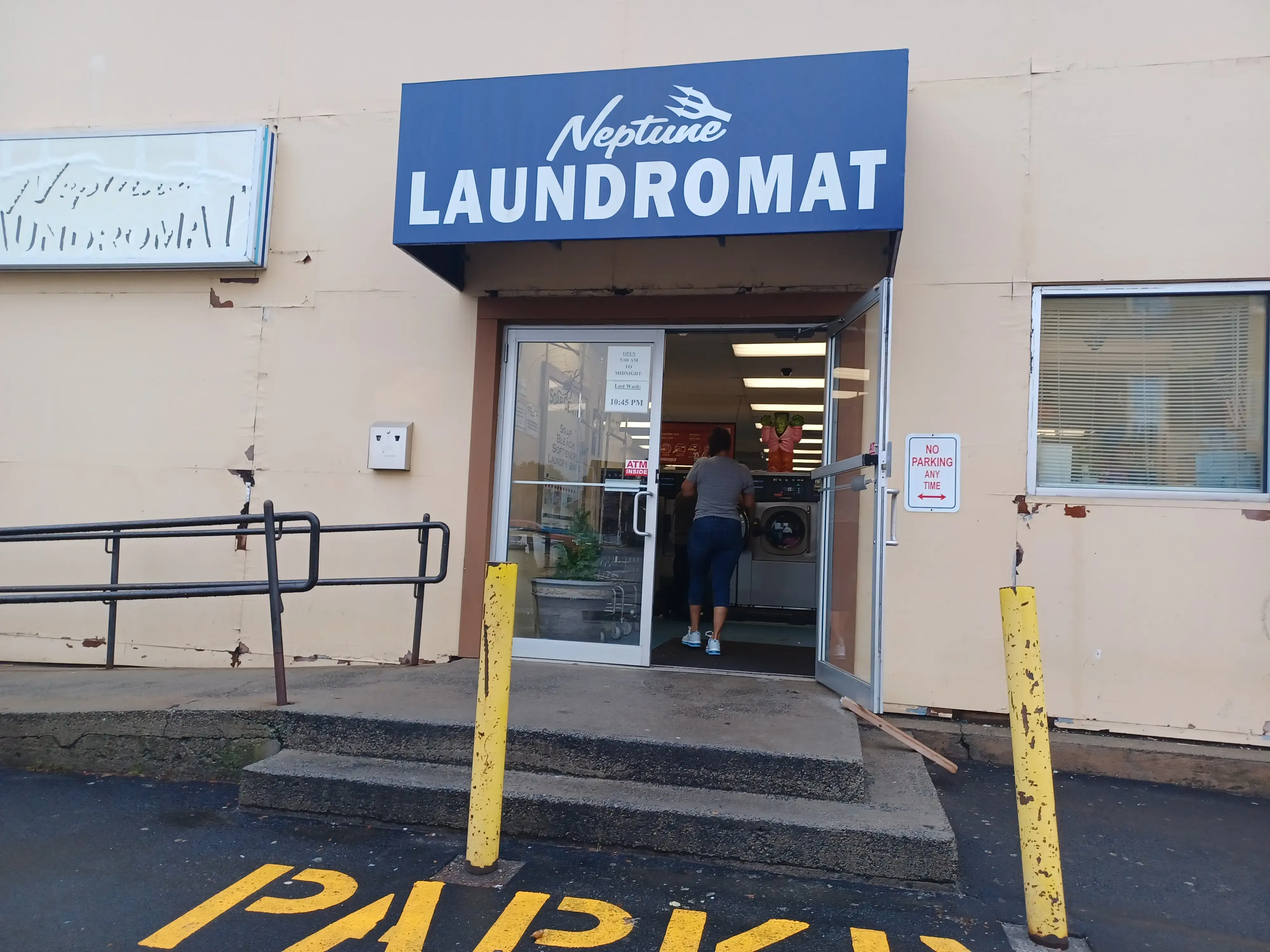 Neptune Laundromat - Image 2