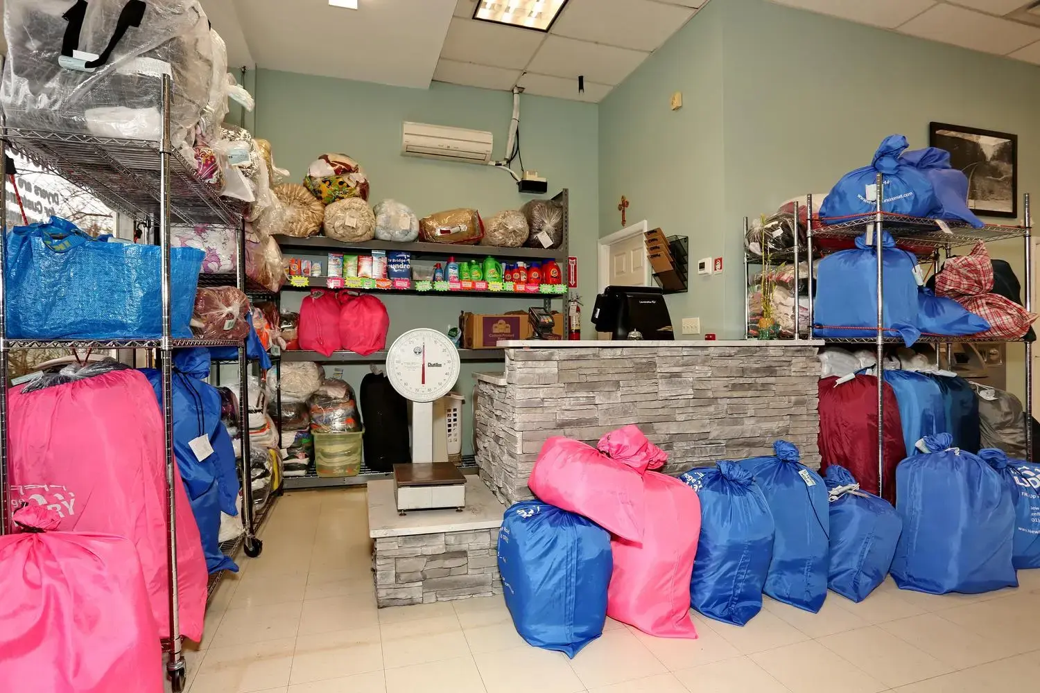 New Bridge Laundromat - Image 14