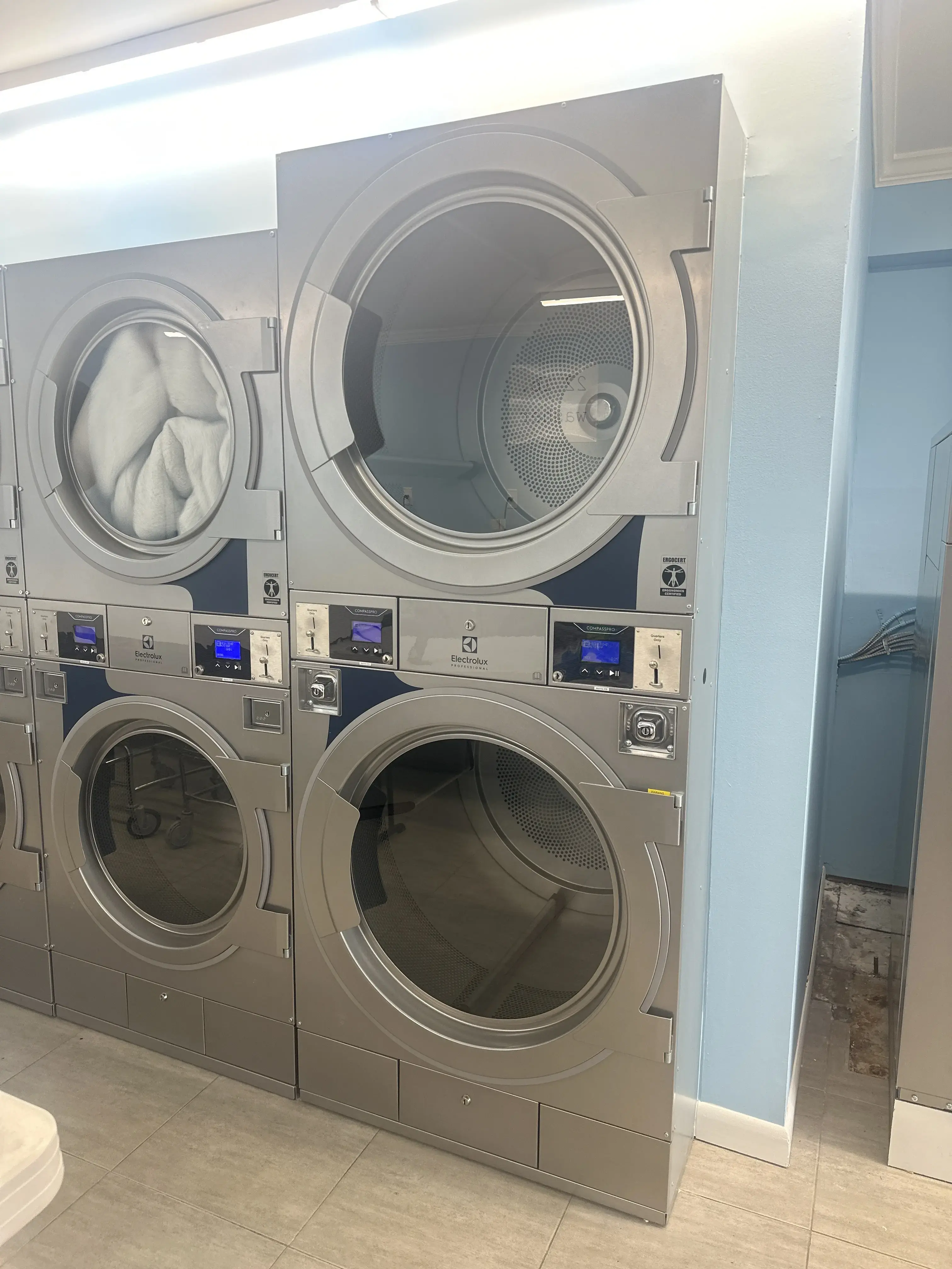 New Canaan Laundromat - Image 10