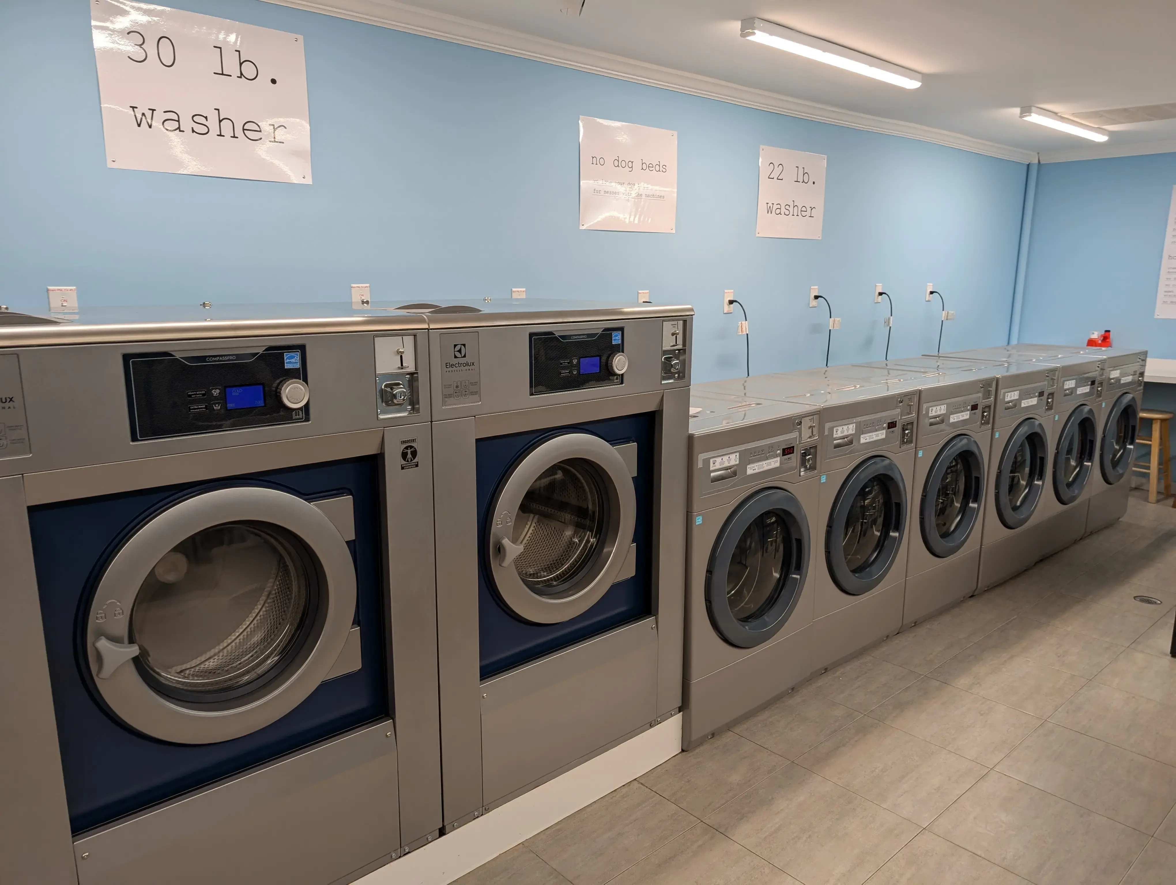 New Canaan Laundromat - Image 12