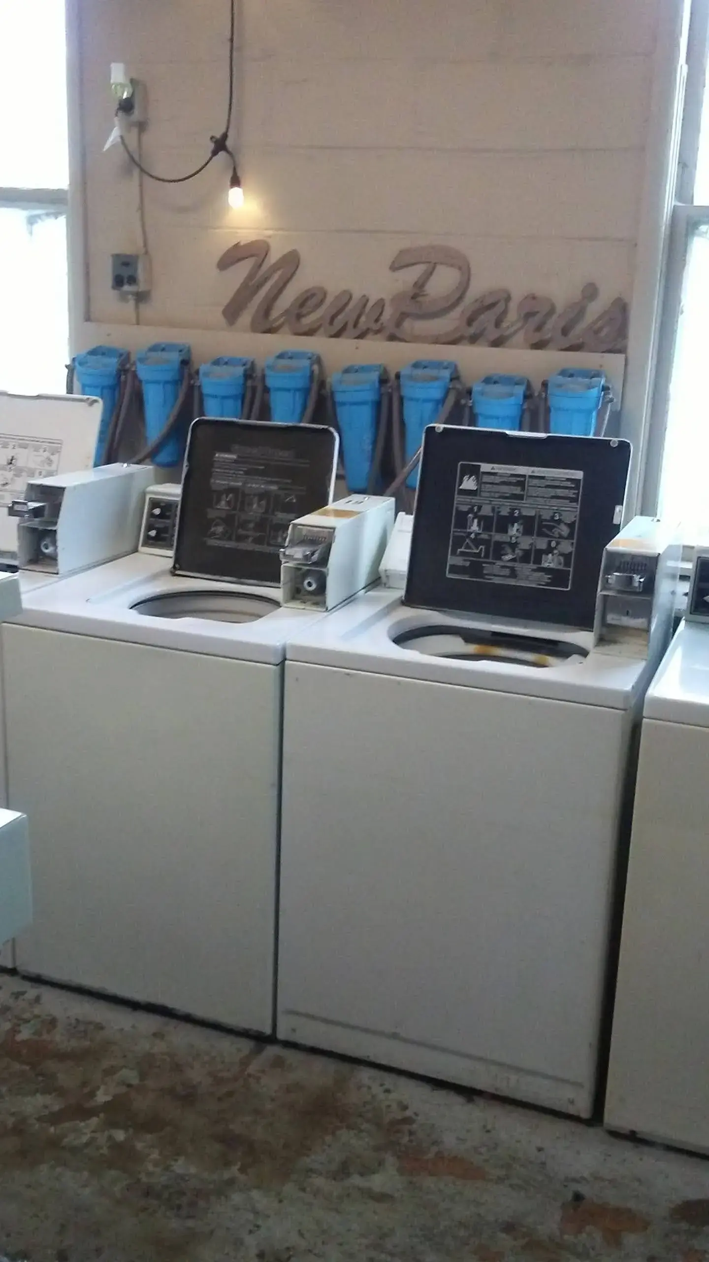 New Paris Launderette - Image 1