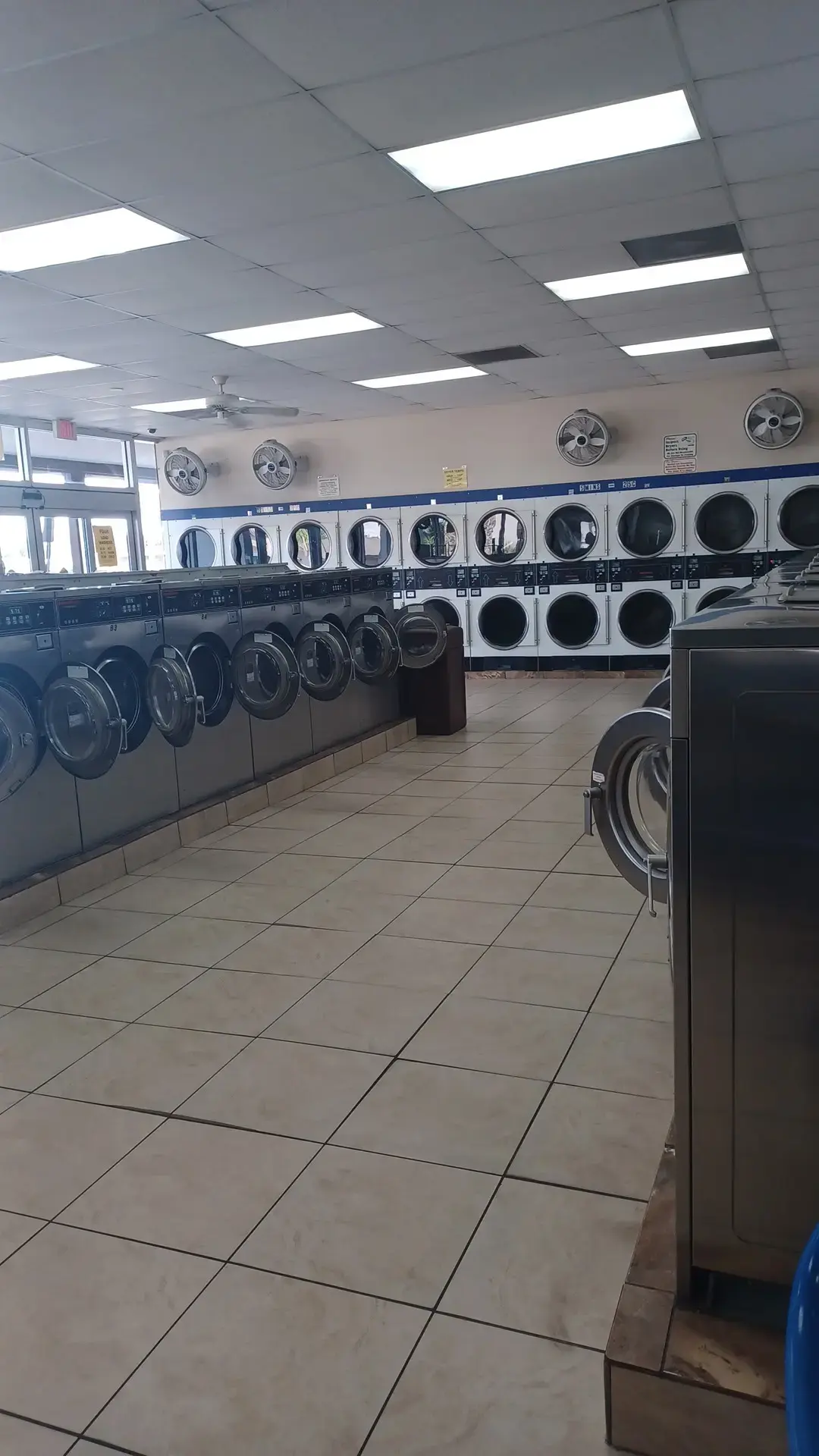 New Port Richey Laundromat - Image 11