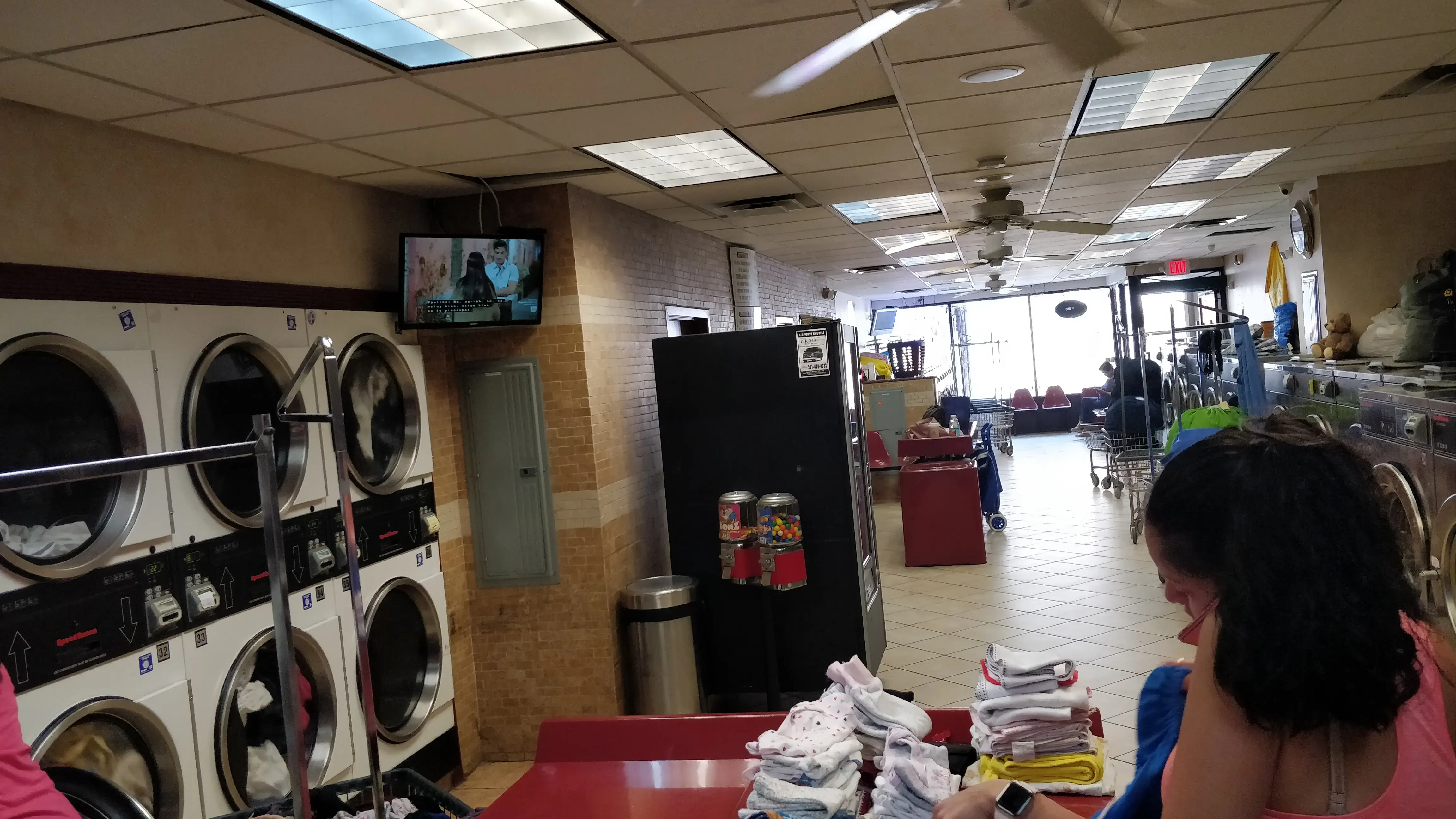 New Tumble Wash & Dry Laundromat thumbnail 15