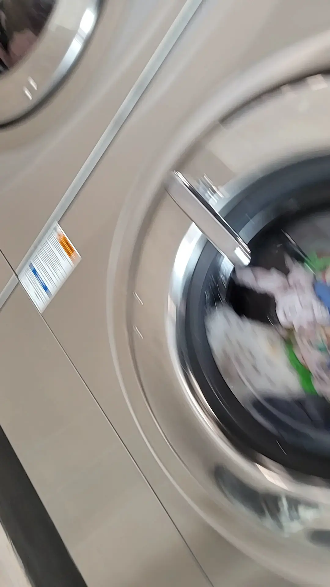 New Wave Laundromat (Salem - Lancaster) thumbnail 14