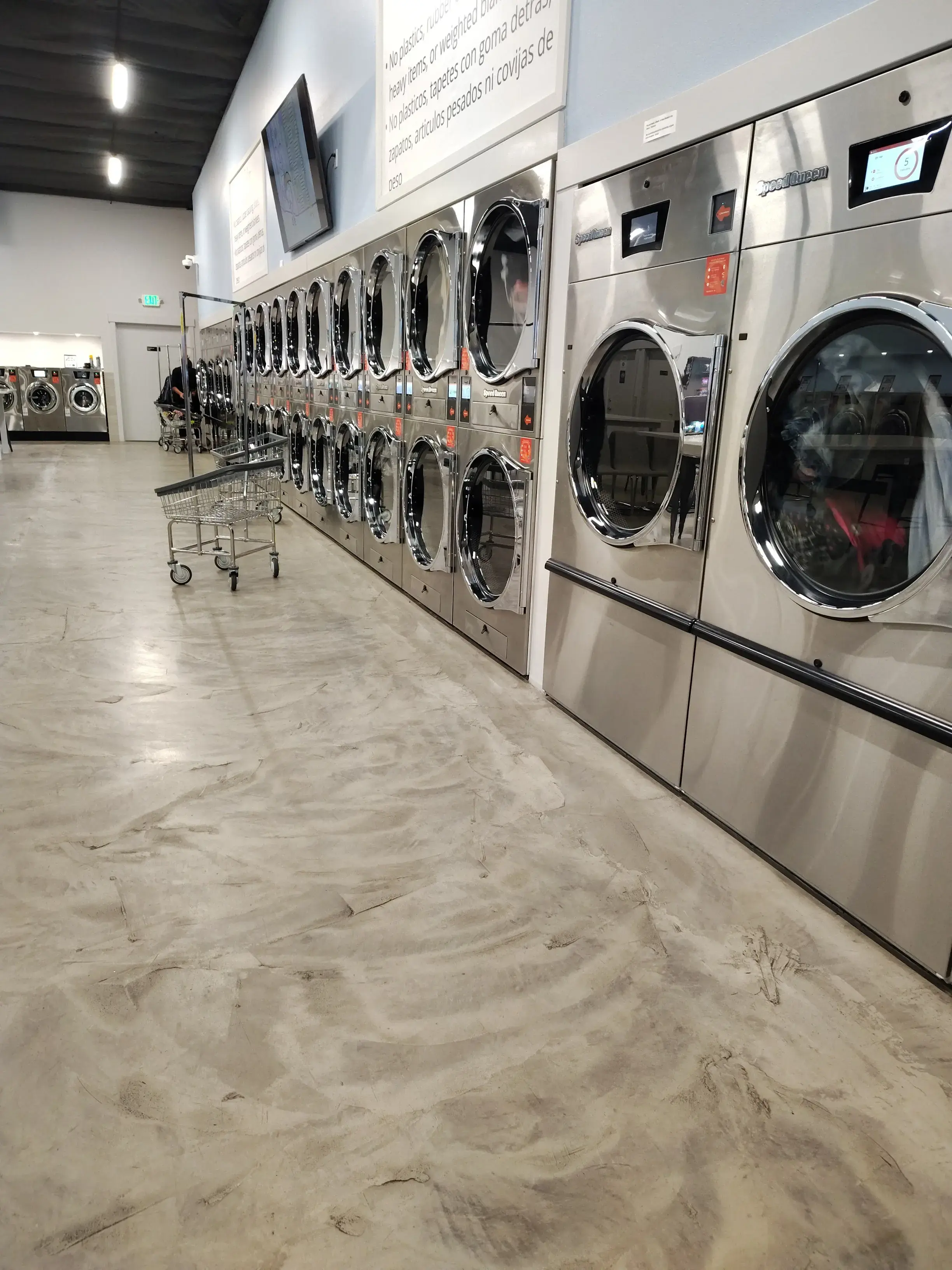 New Wave Laundromat (Salem - Lancaster) thumbnail 4