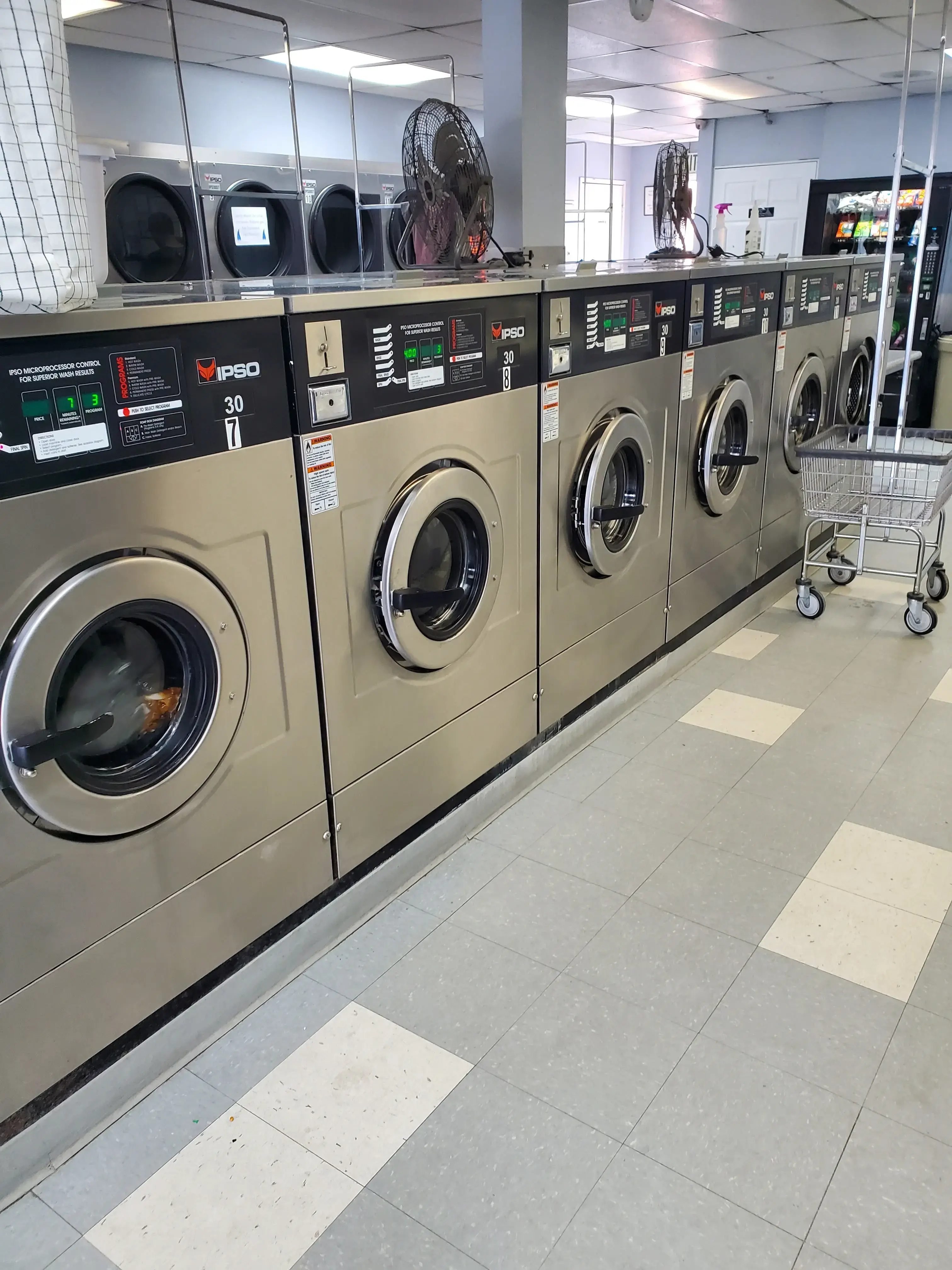 Newhall Coin Laundry - Image 3
