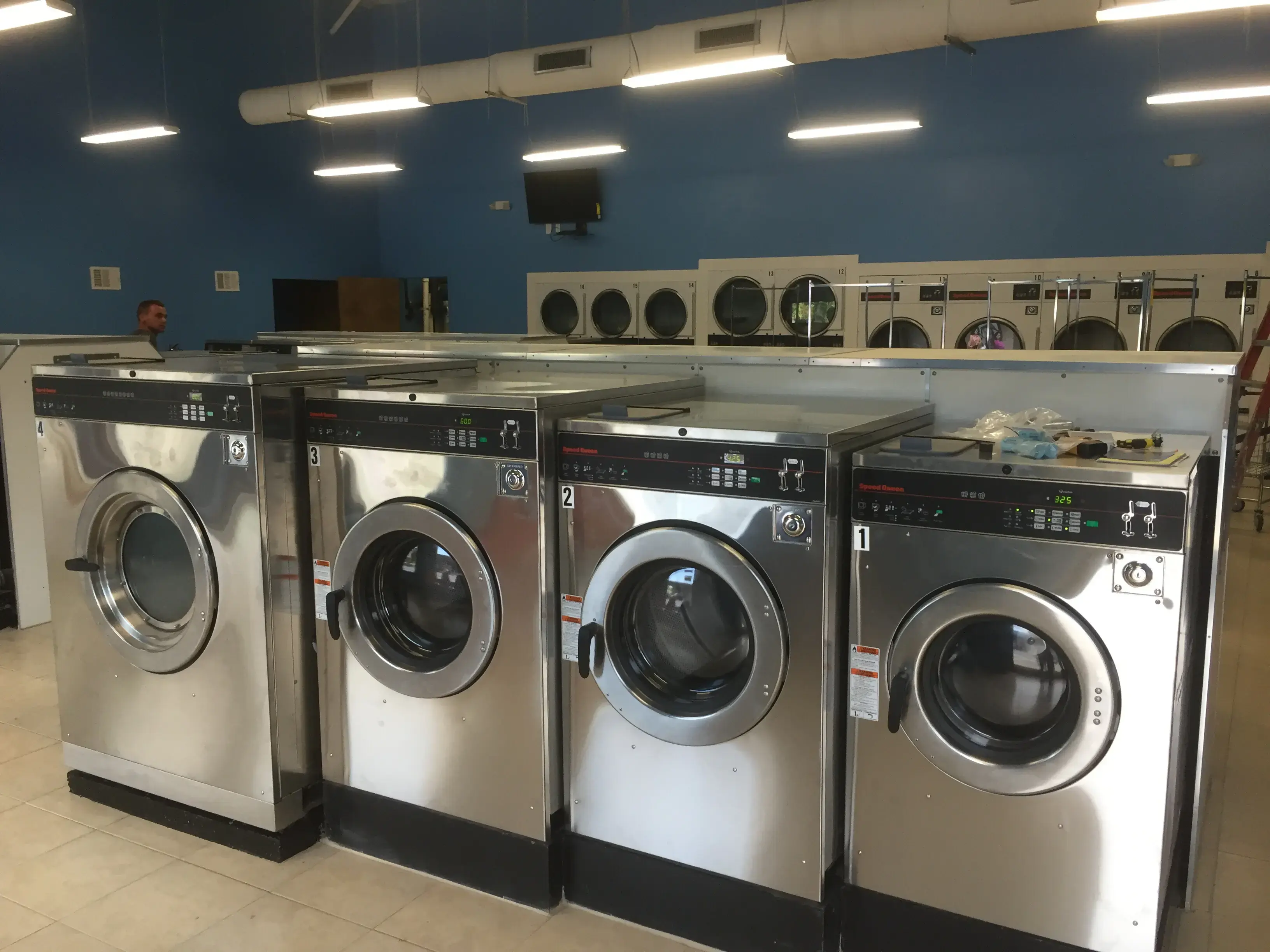 Newton Laundromat thumbnail 15