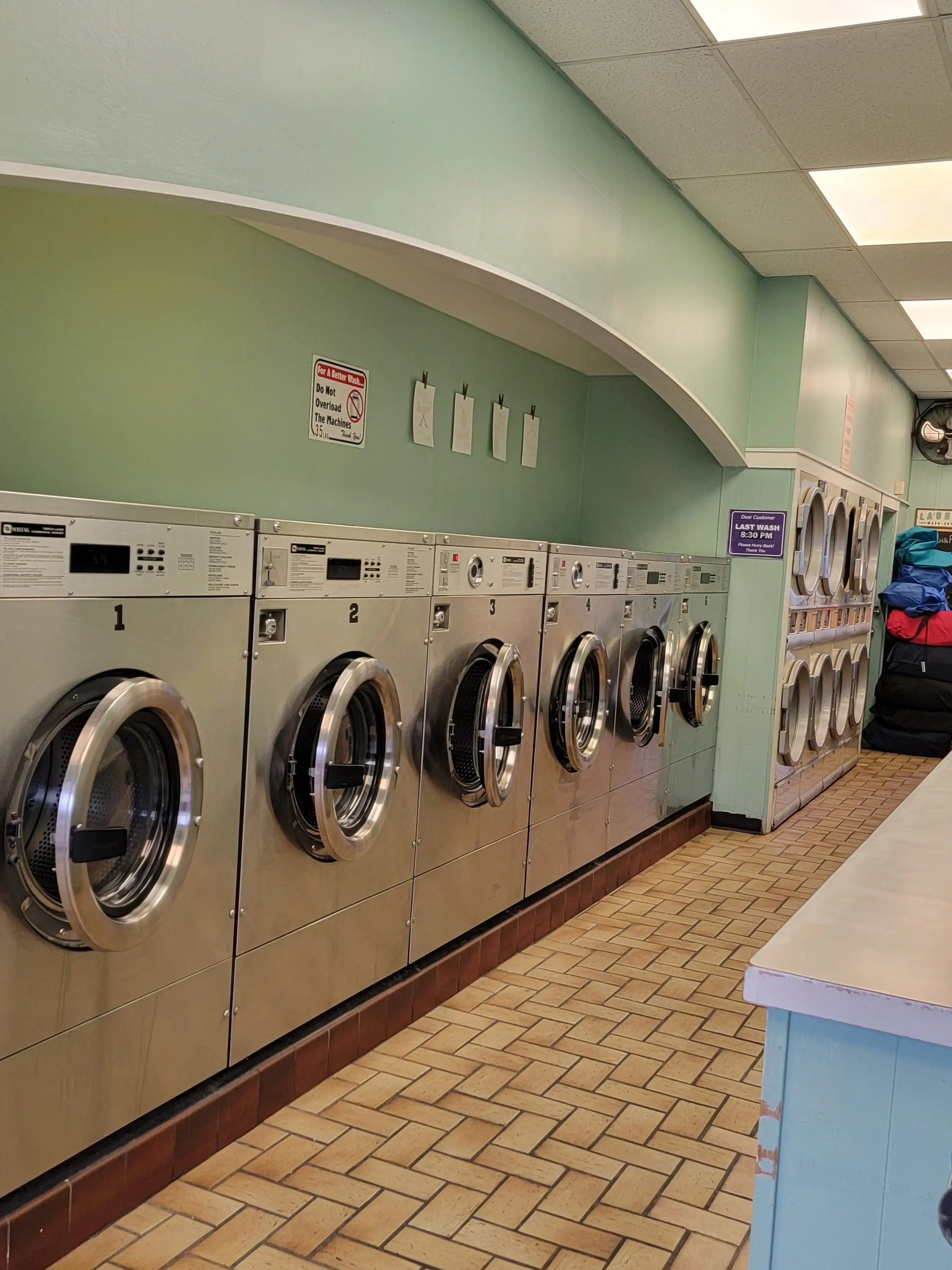 Newtonville Laundromat location