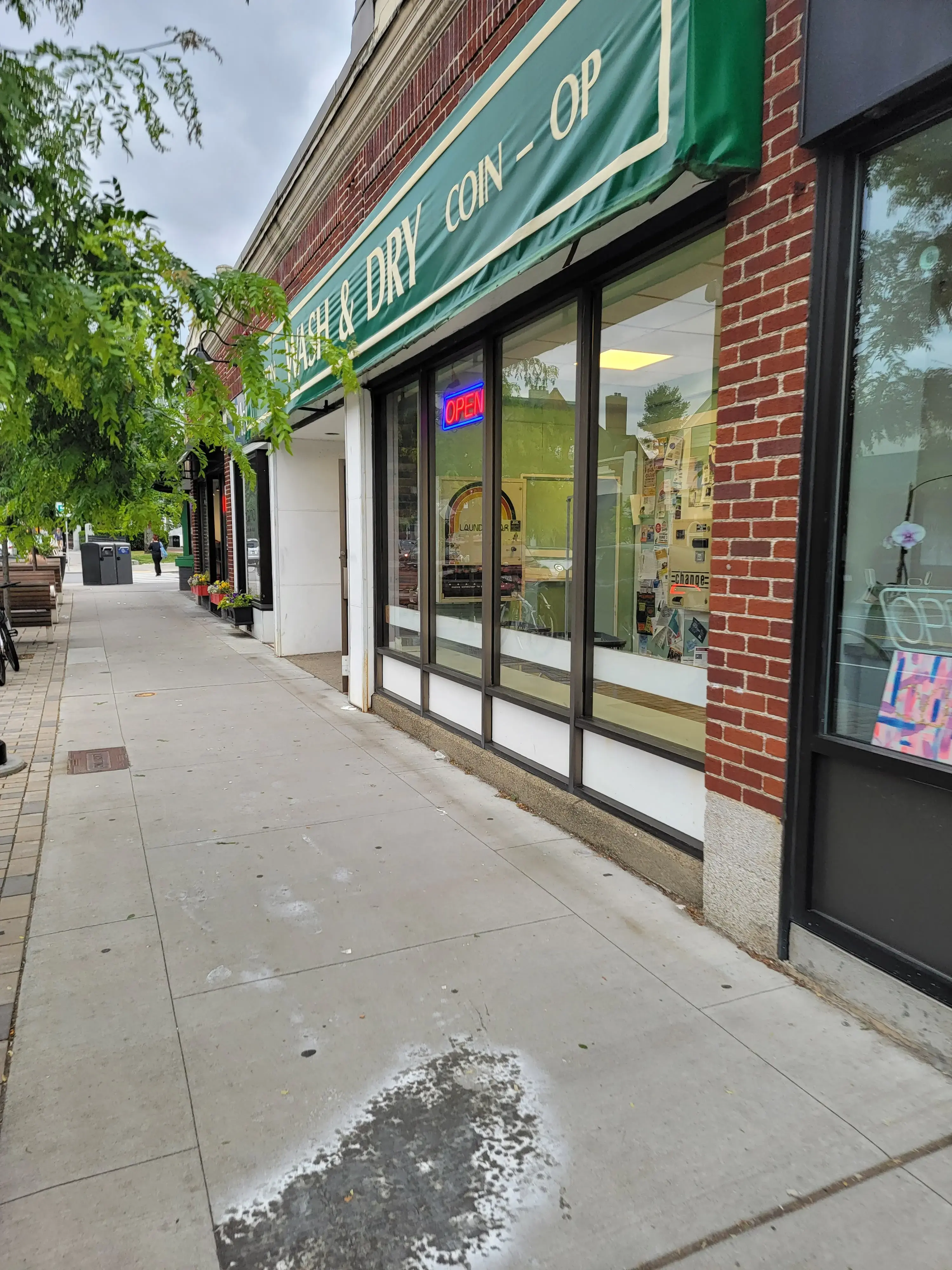 Newtonville Laundromat - Image 4