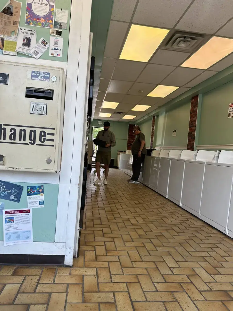 Newtonville Laundromat - Image 9