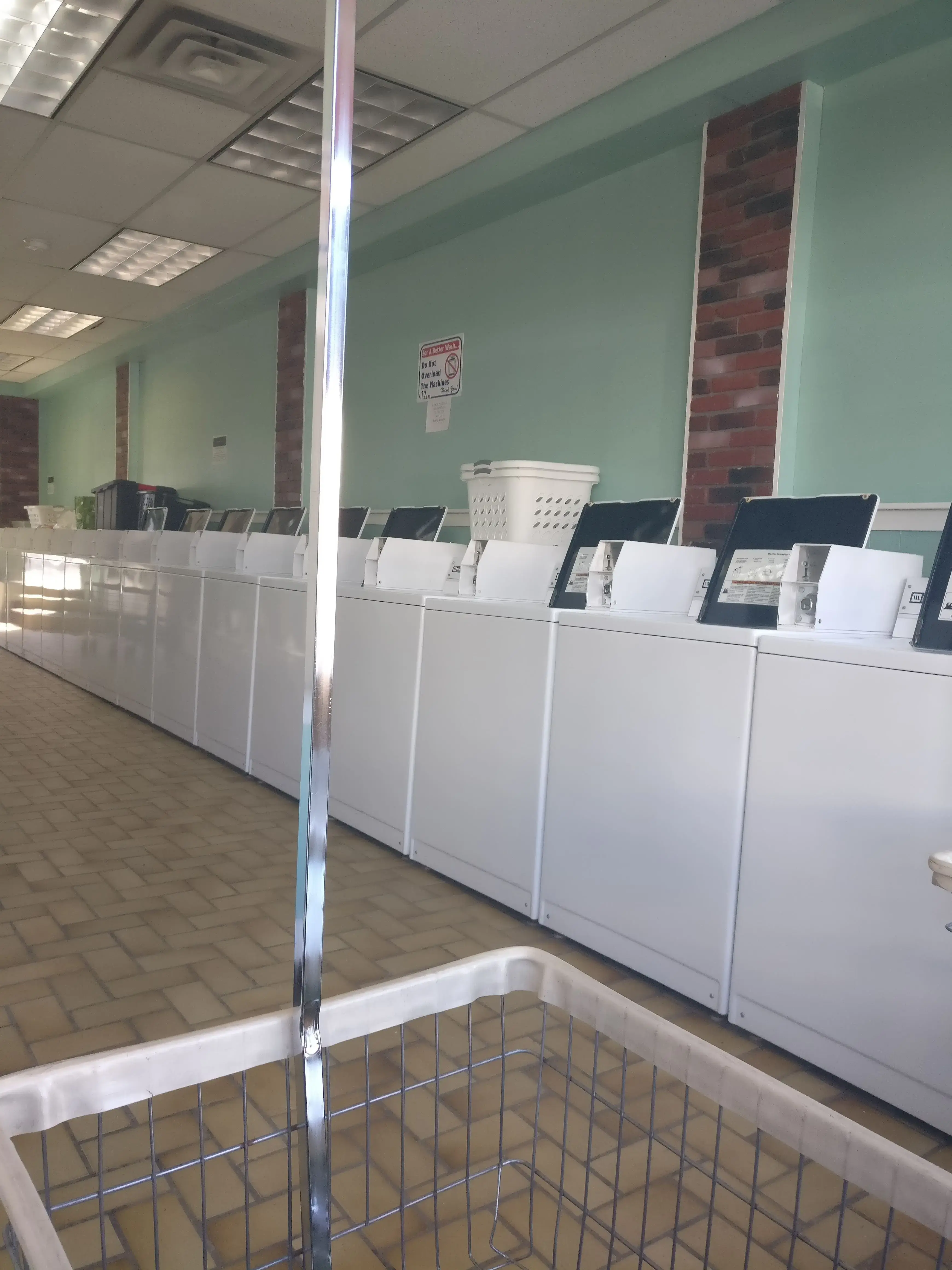 Newtonville Laundromat - Image 12