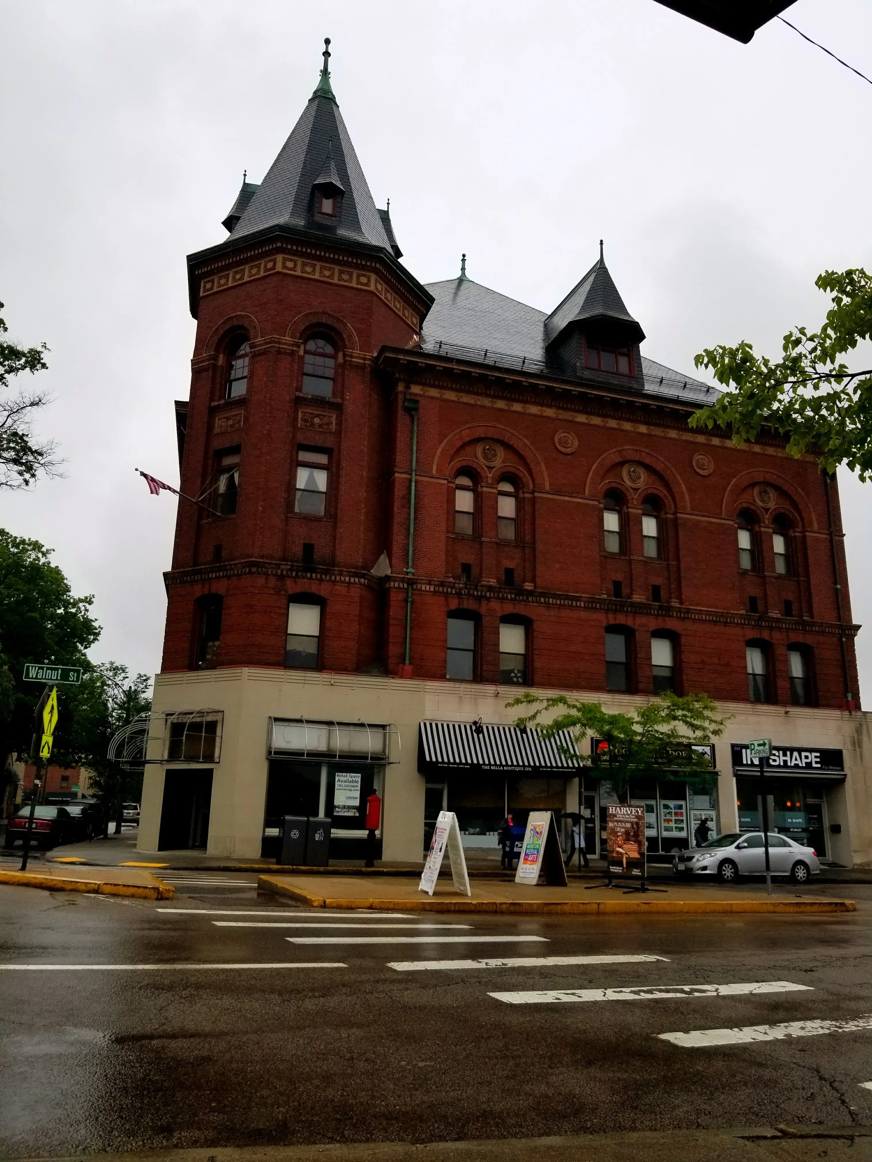 Newtonville Laundromat - Image 11
