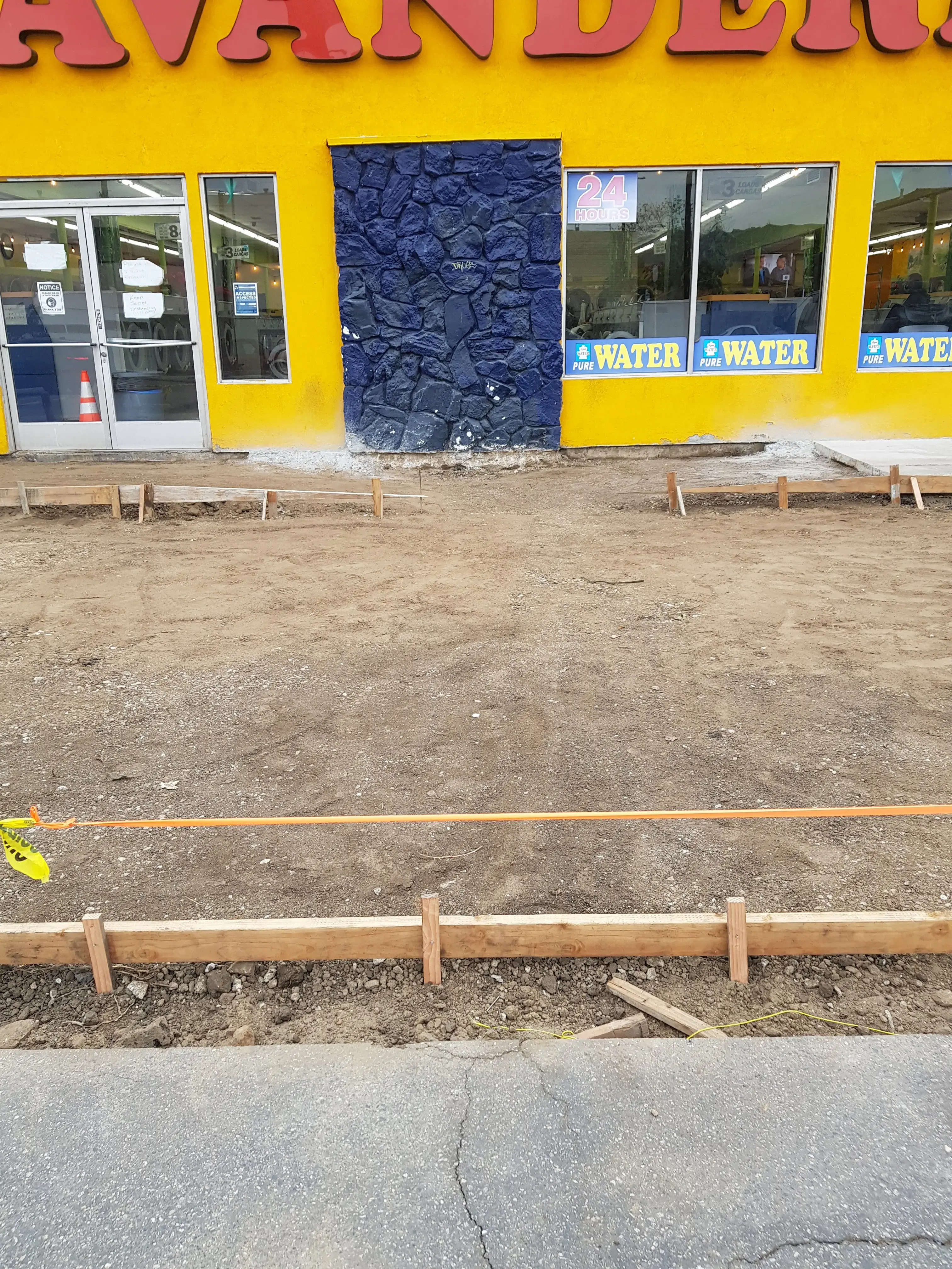 Next Door Laundry - 24 Hour Coin Laundry|Lavanderia thumbnail 10