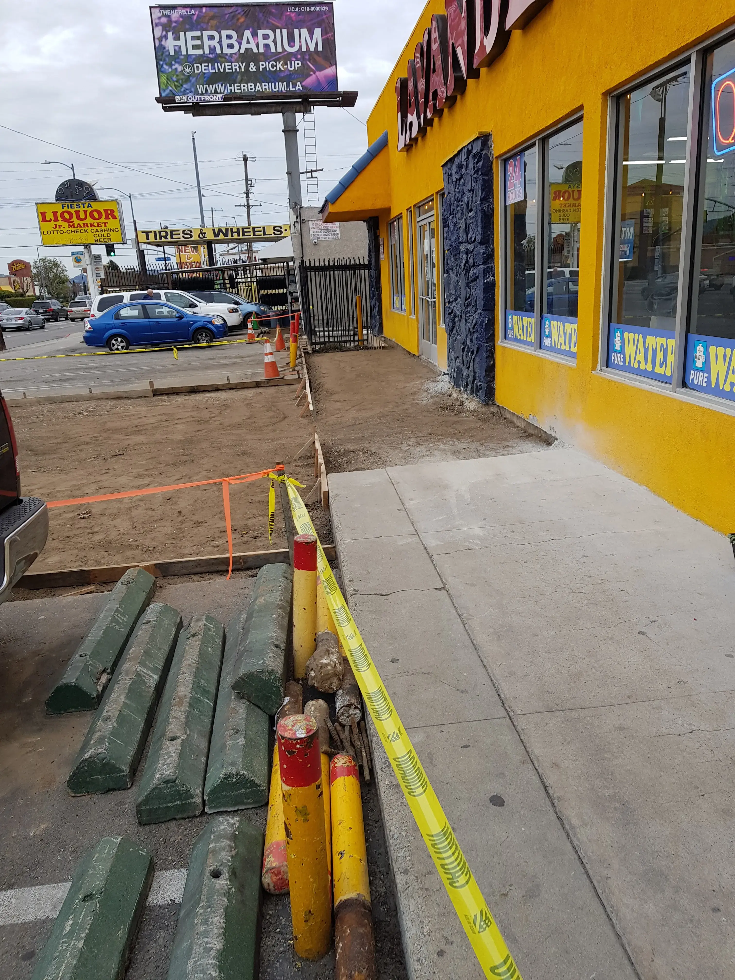 Next Door Laundry - 24 Hour Coin Laundry|Lavanderia - Image 19