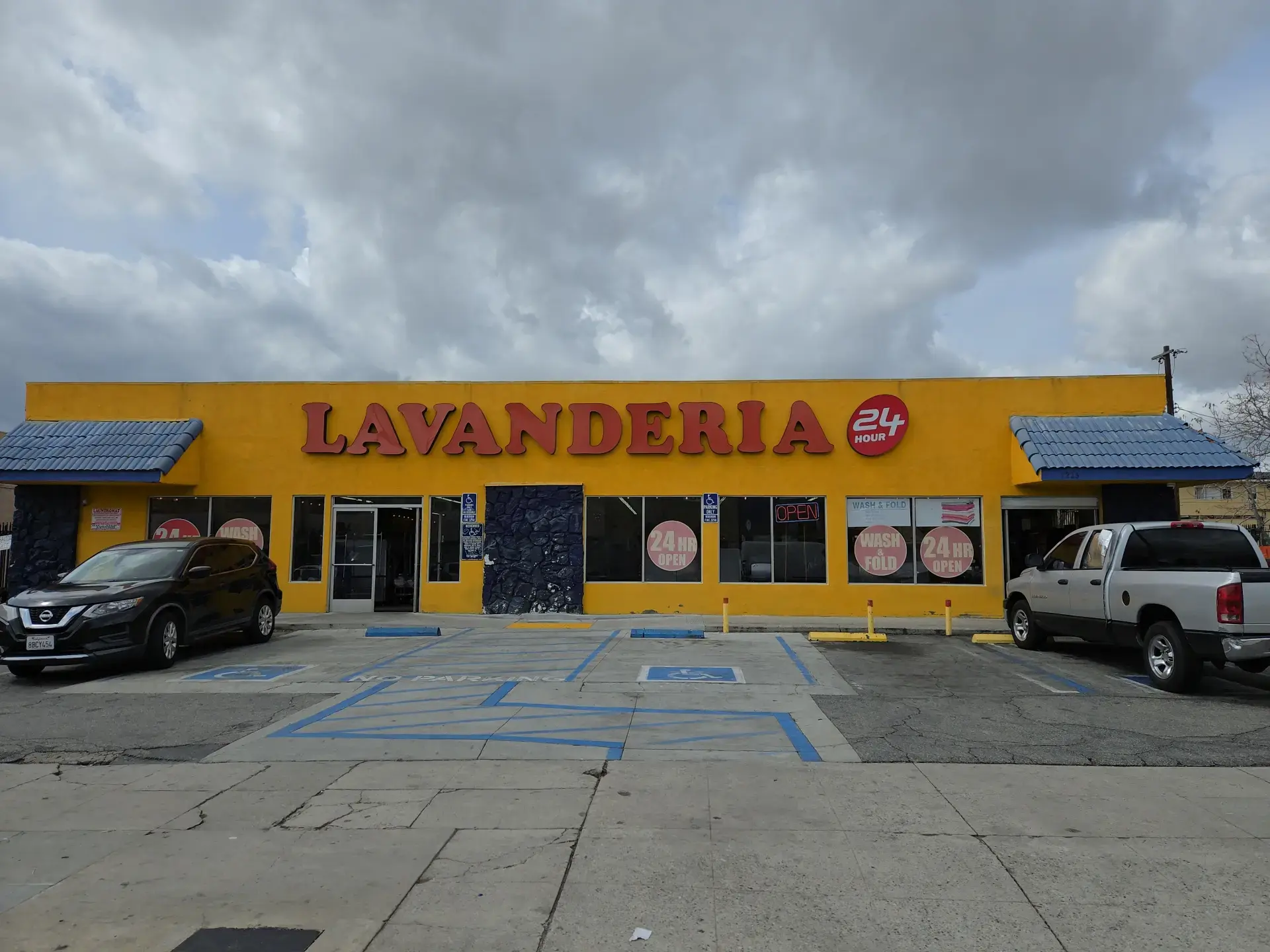 Next Door Laundry - 24 Hour Coin Laundry|Lavanderia thumbnail 2