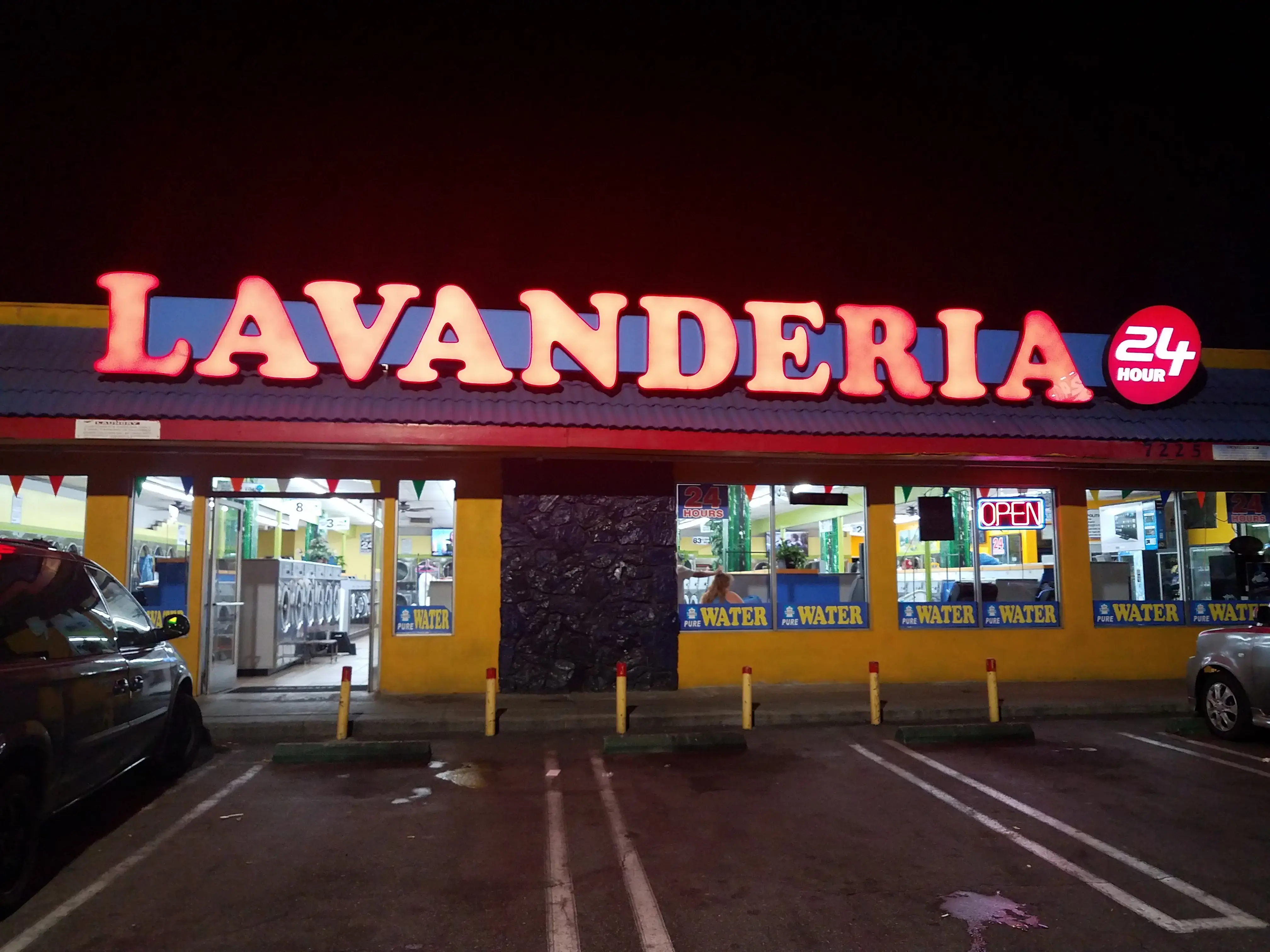 Next Door Laundry - 24 Hour Coin Laundry|Lavanderia - Image 18
