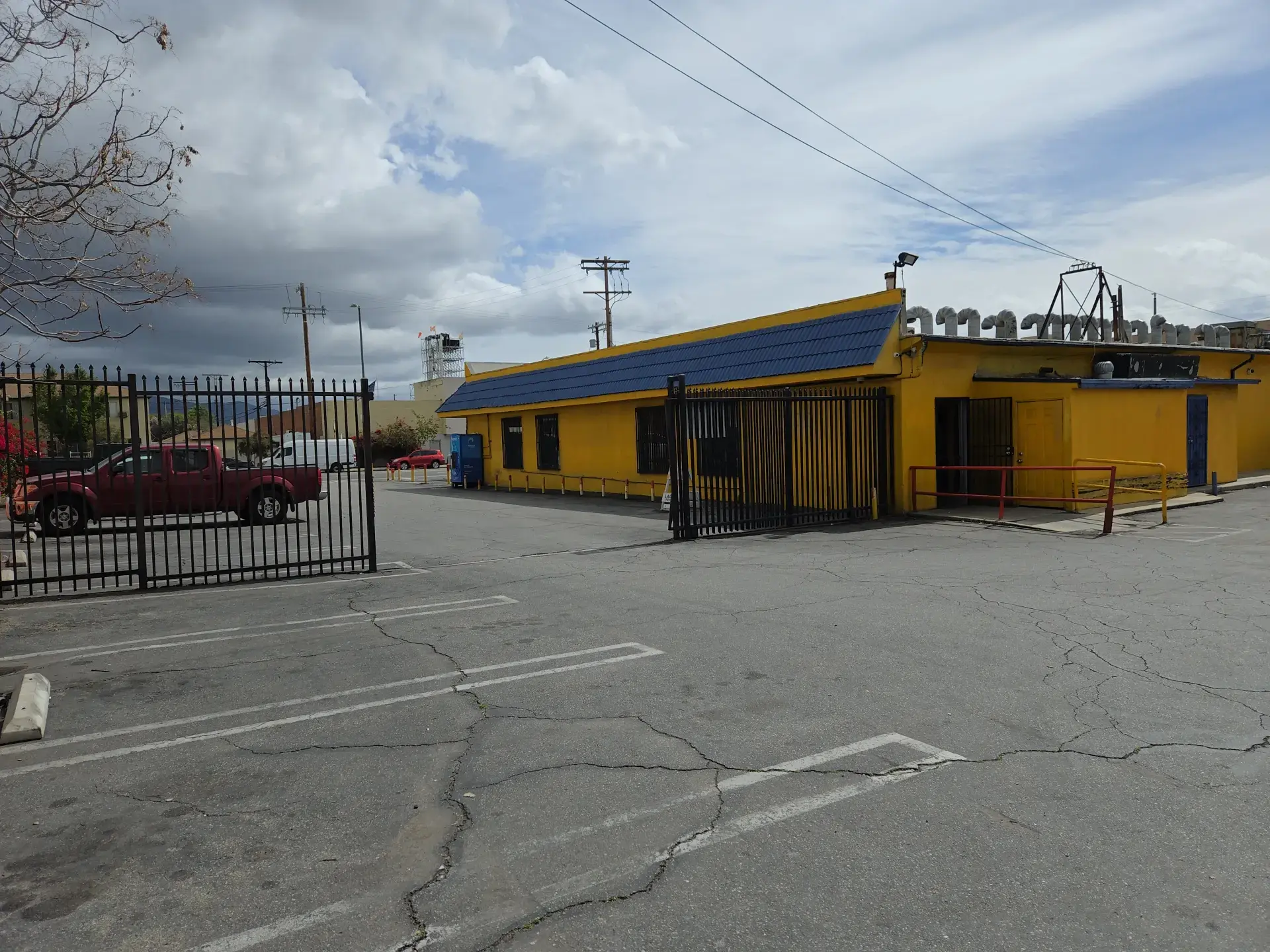 Next Door Laundry - 24 Hour Coin Laundry|Lavanderia - Image 4