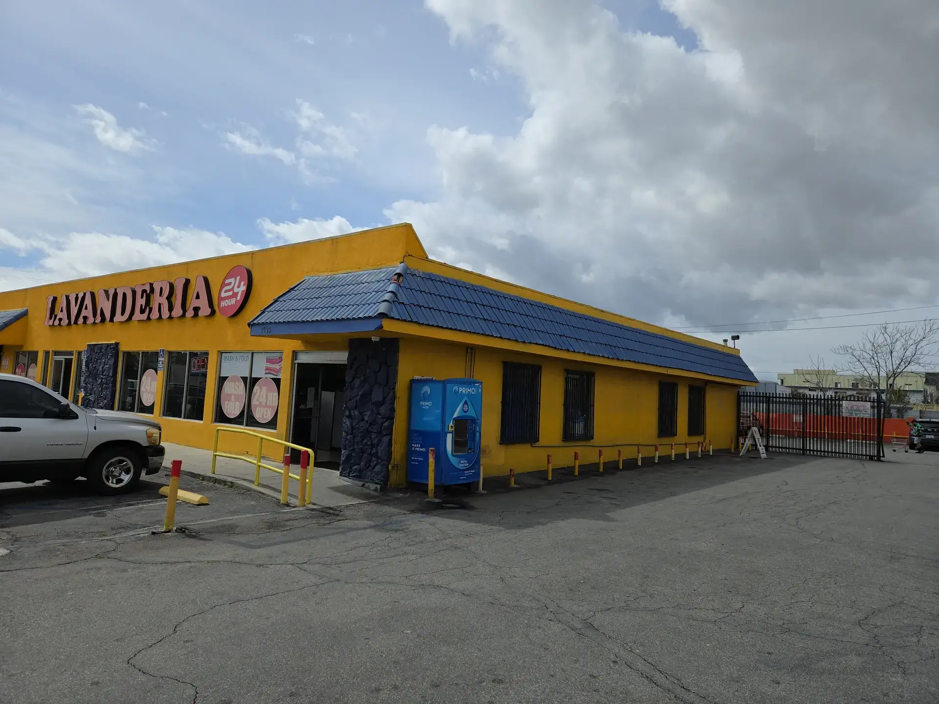 Next Door Laundry - 24 Hour Coin Laundry|Lavanderia thumbnail 20