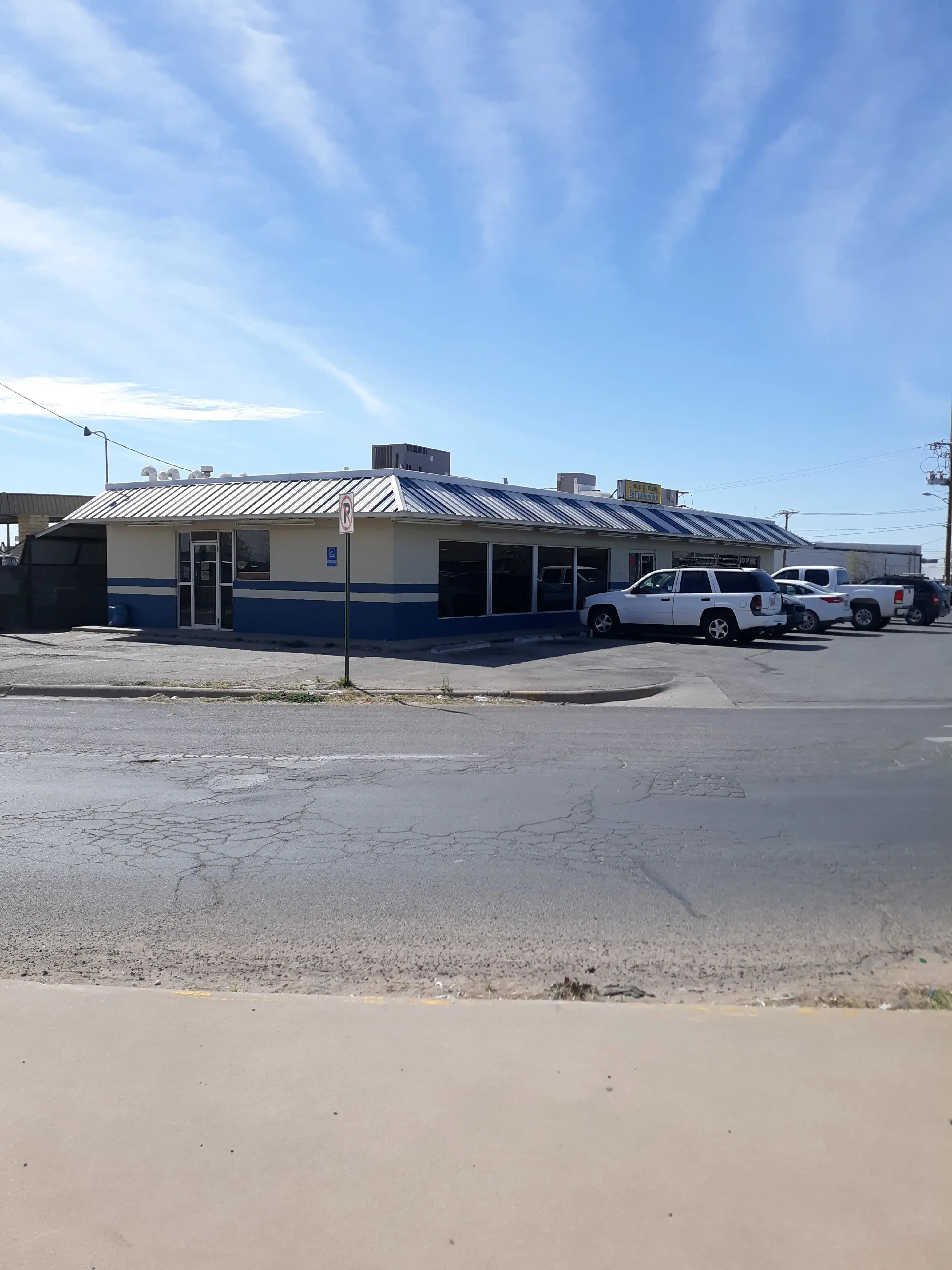 Nice & Clean Laundromat - Image 14