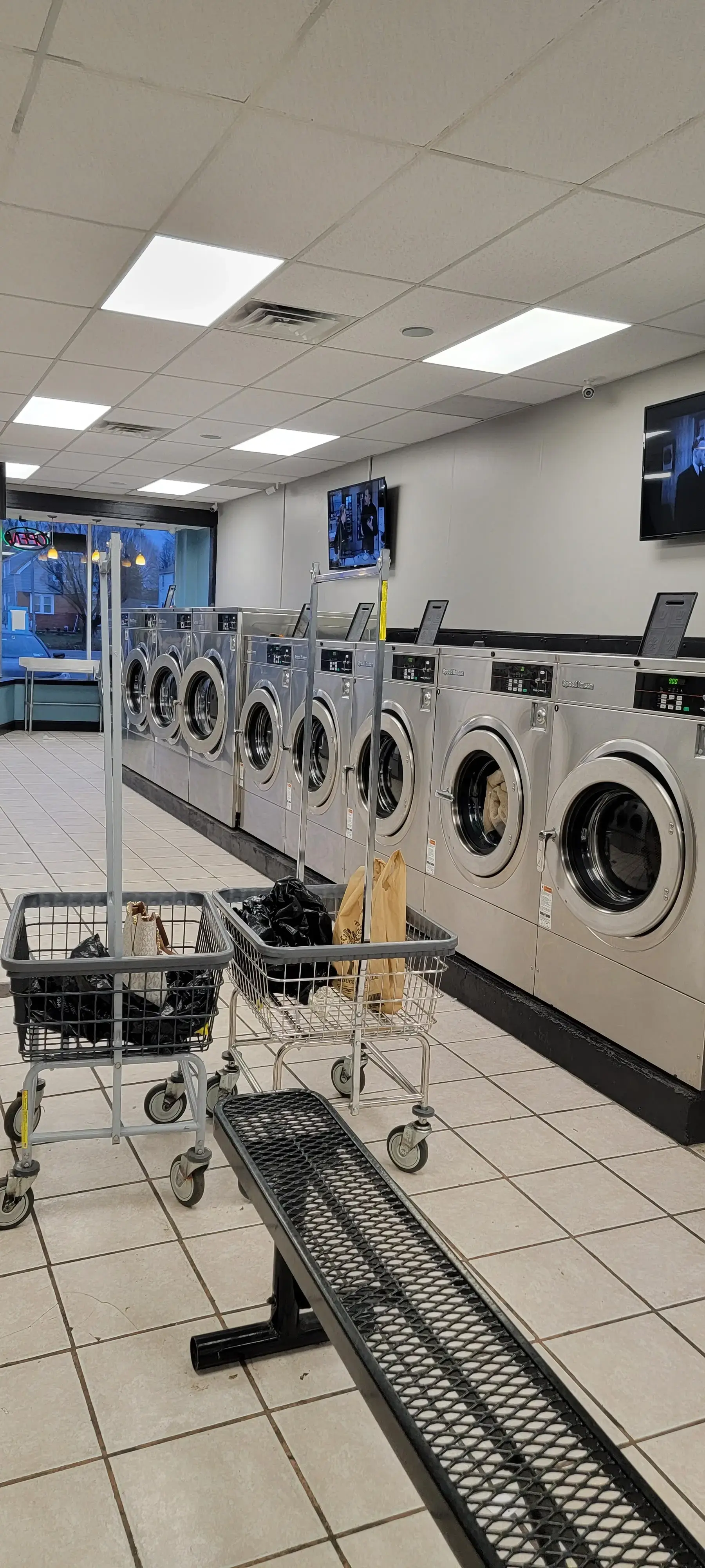 Nickel City Laundromat - Image 20
