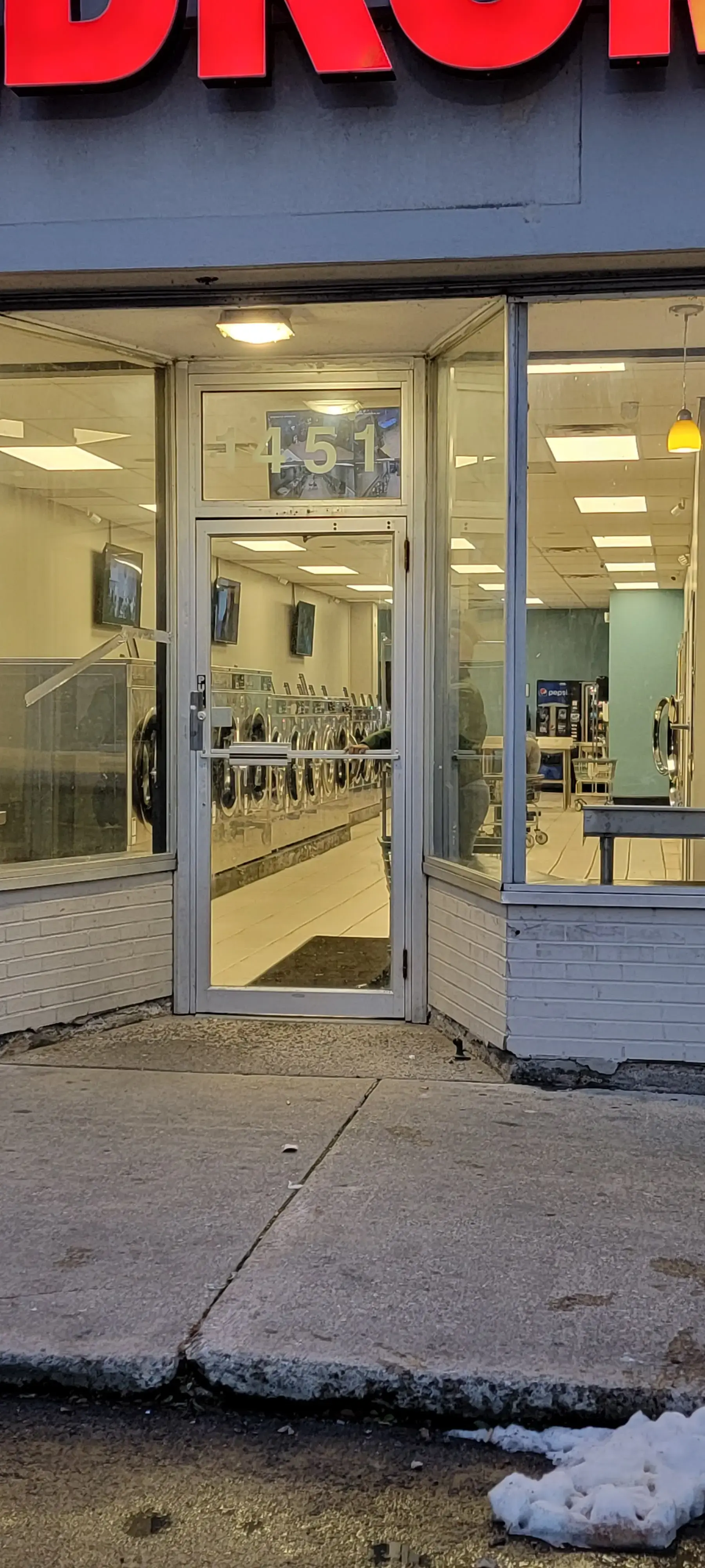 Nickel City Laundromat - Image 10