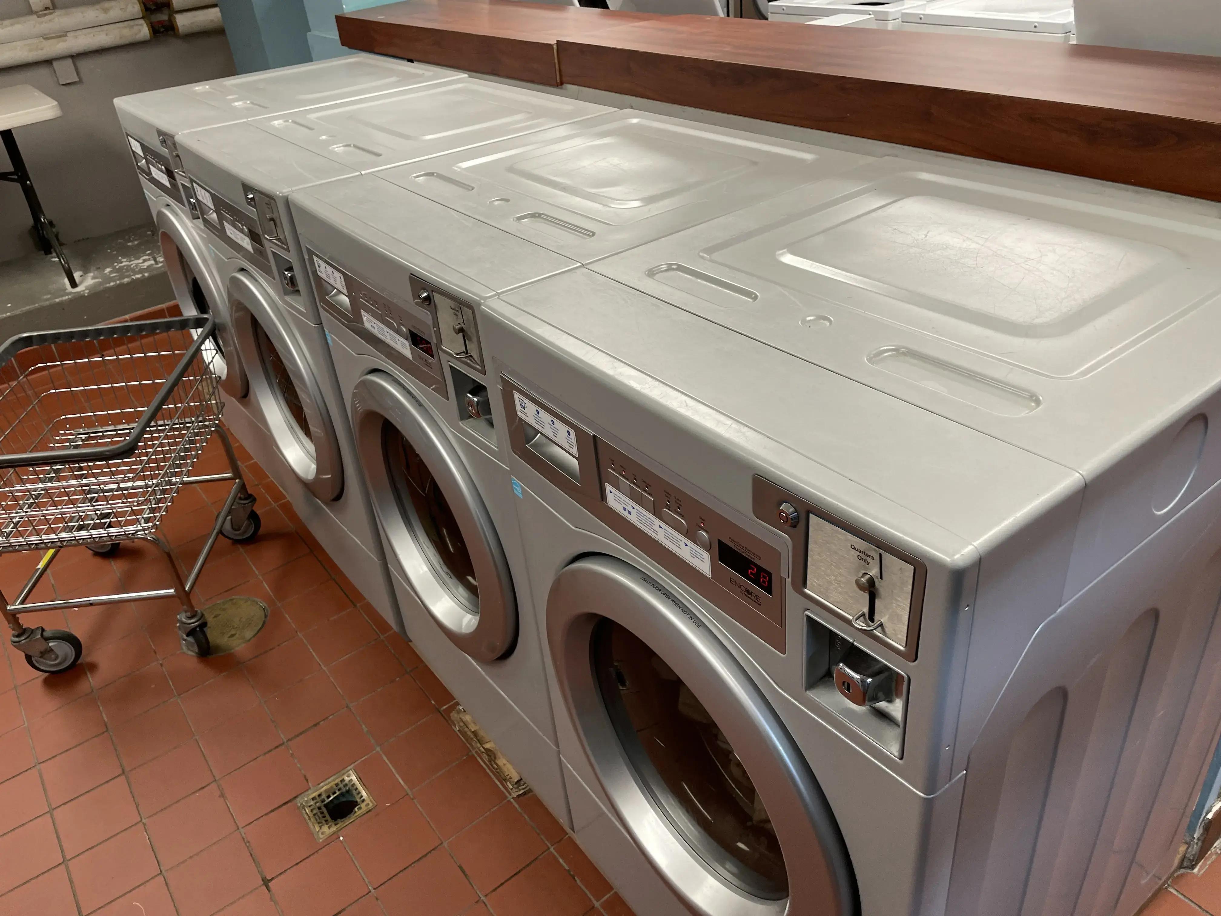 Nino's Laundromat - Image 16