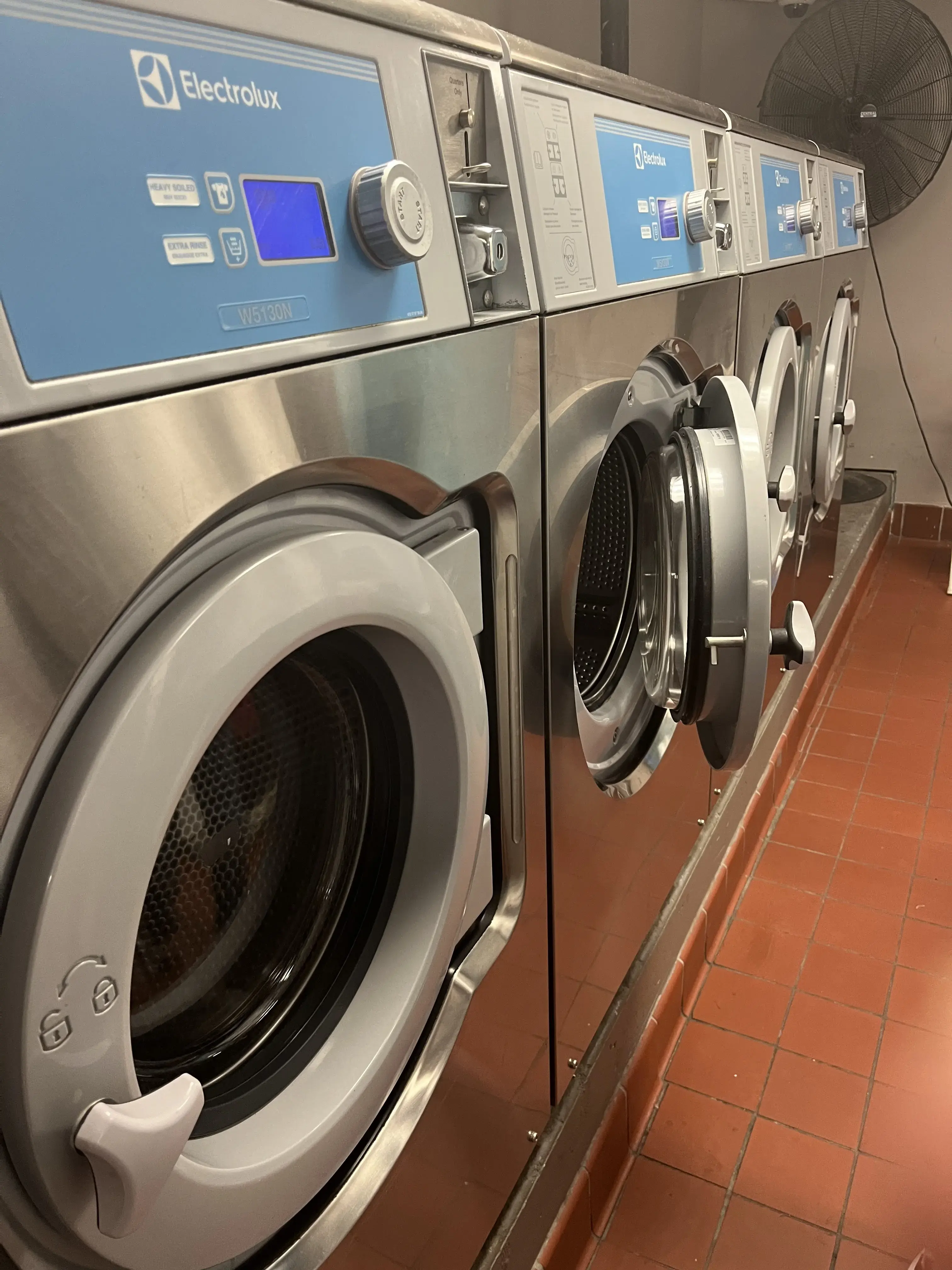 Nino's Laundromat thumbnail 2