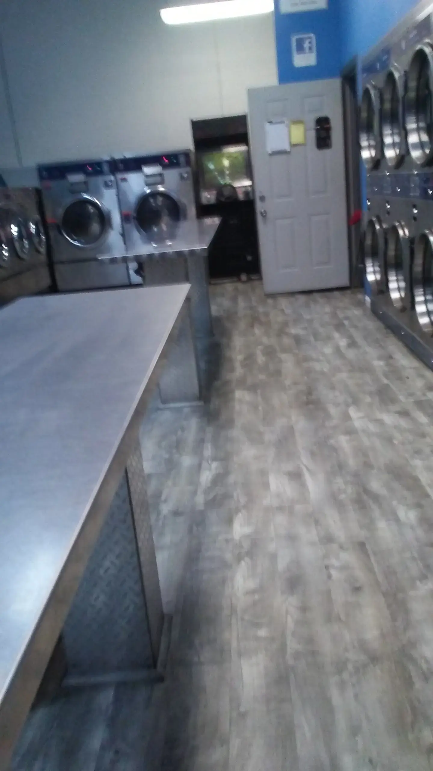 Noble Coin-Op Laundromat + Wash & Fold Laundry Co. thumbnail 16