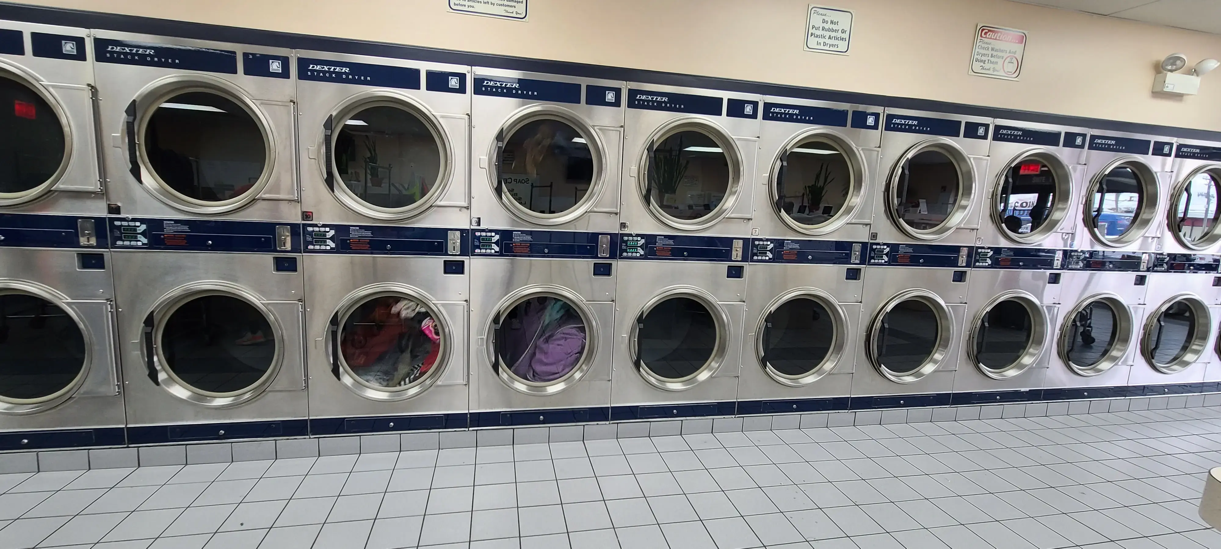 North Avenue Coin Laundry - Image 4