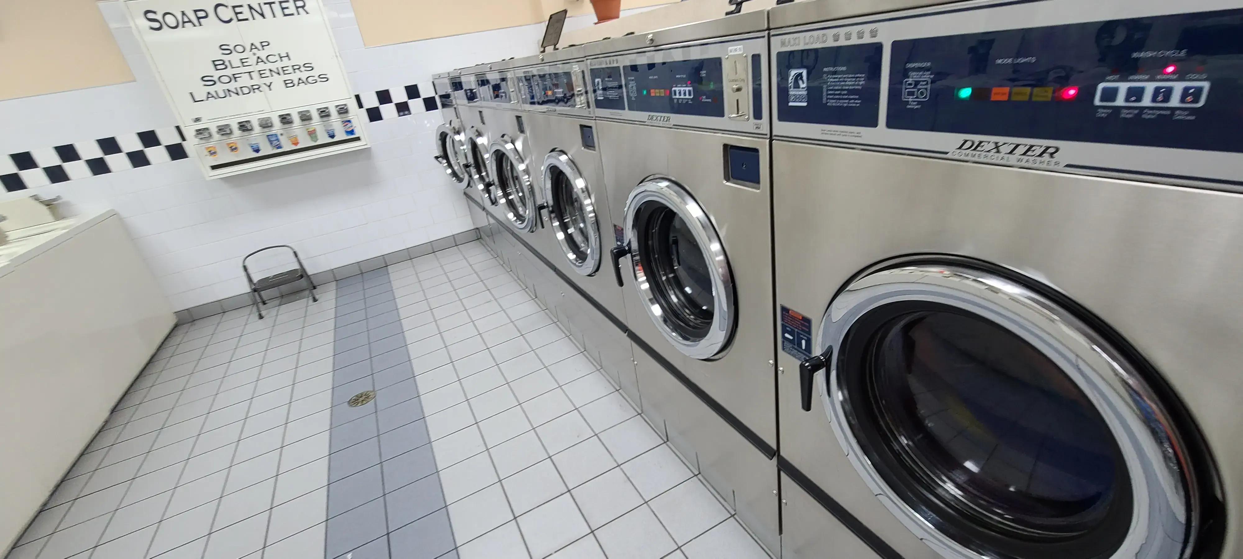 North Avenue Coin Laundry - Image 2