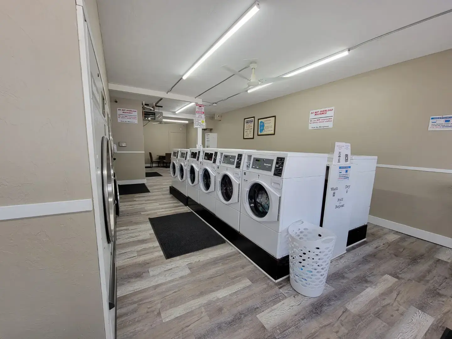 North Brookfield Laundromat - Image 4