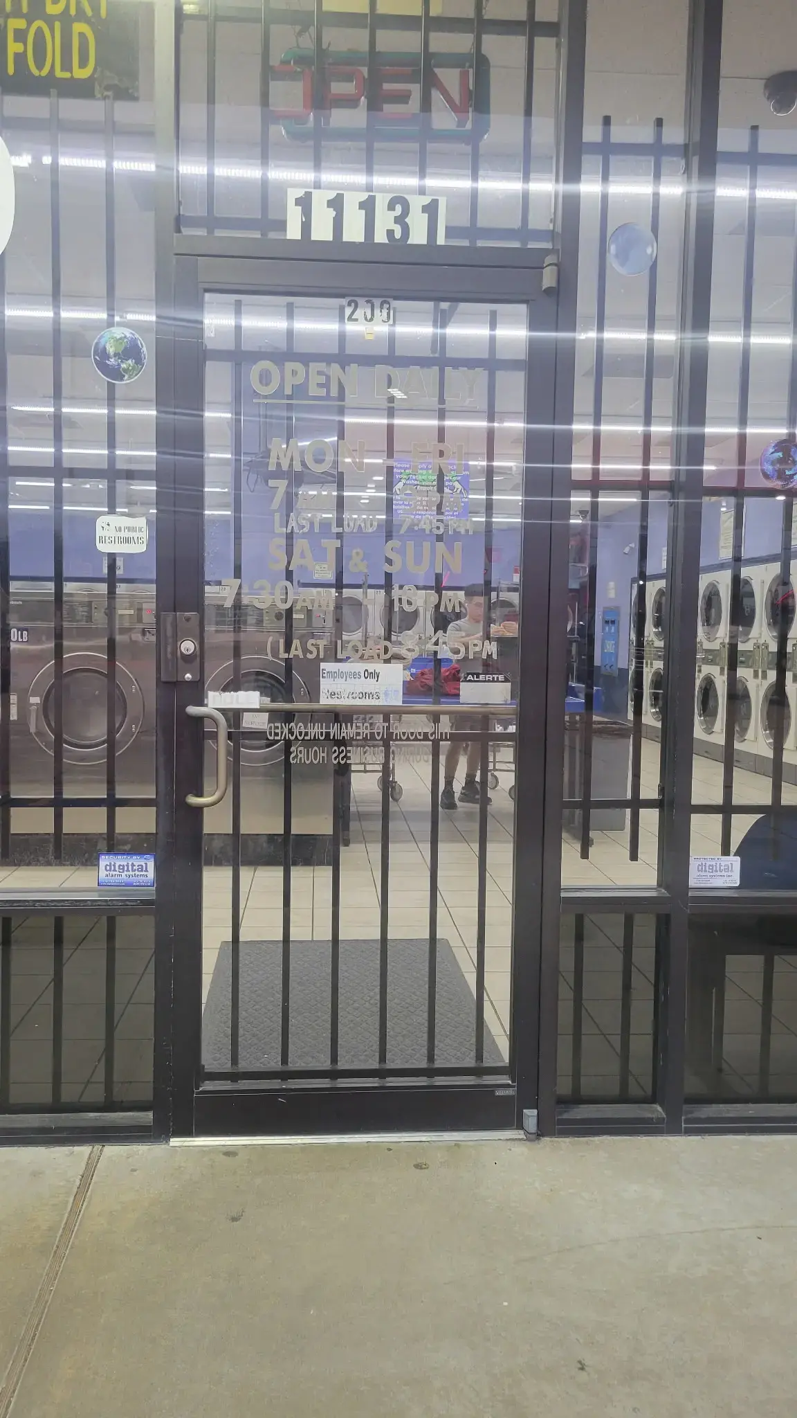 North Eldridge Washateria - Image 5