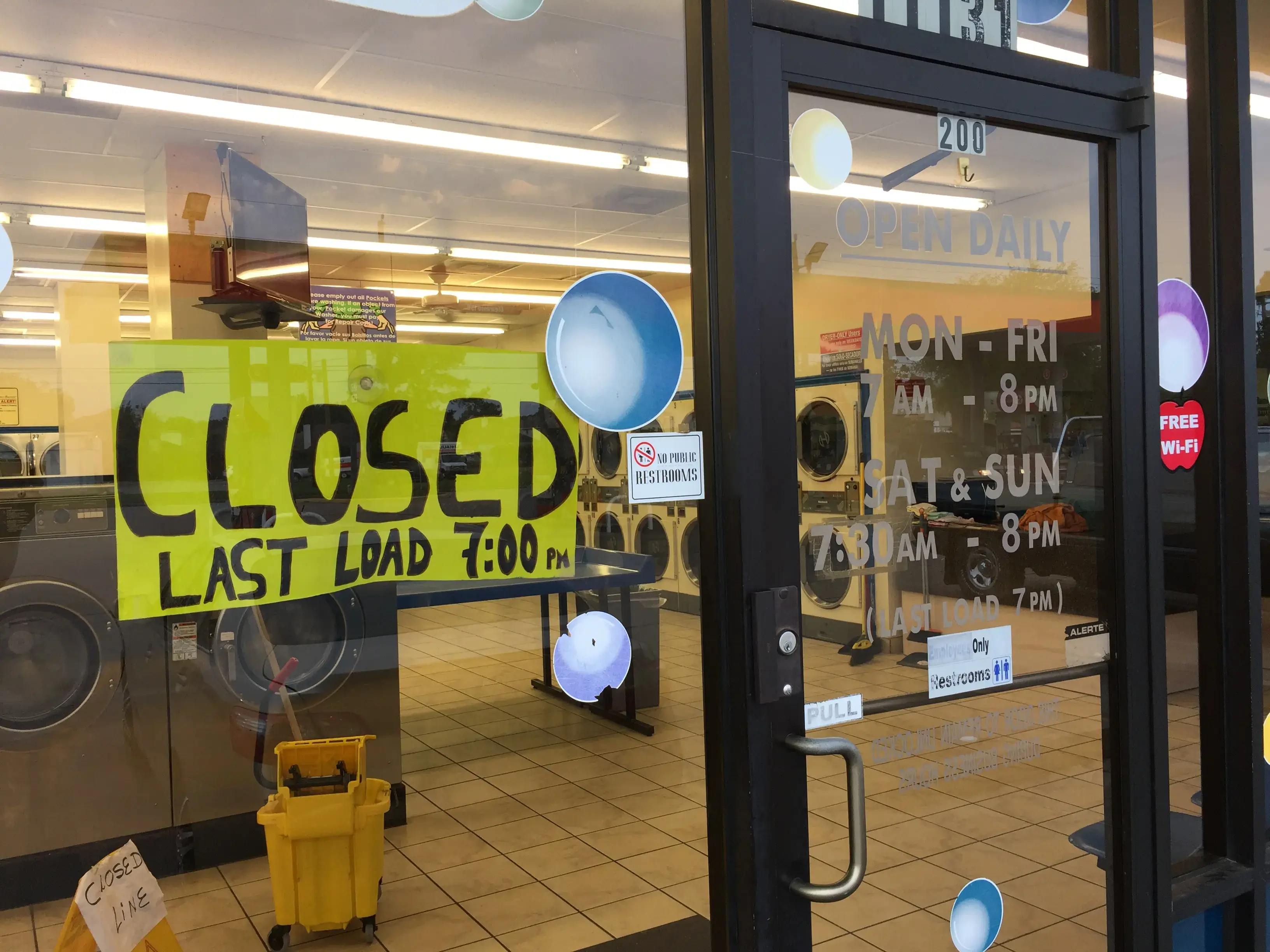 North Eldridge Washateria - Image 16