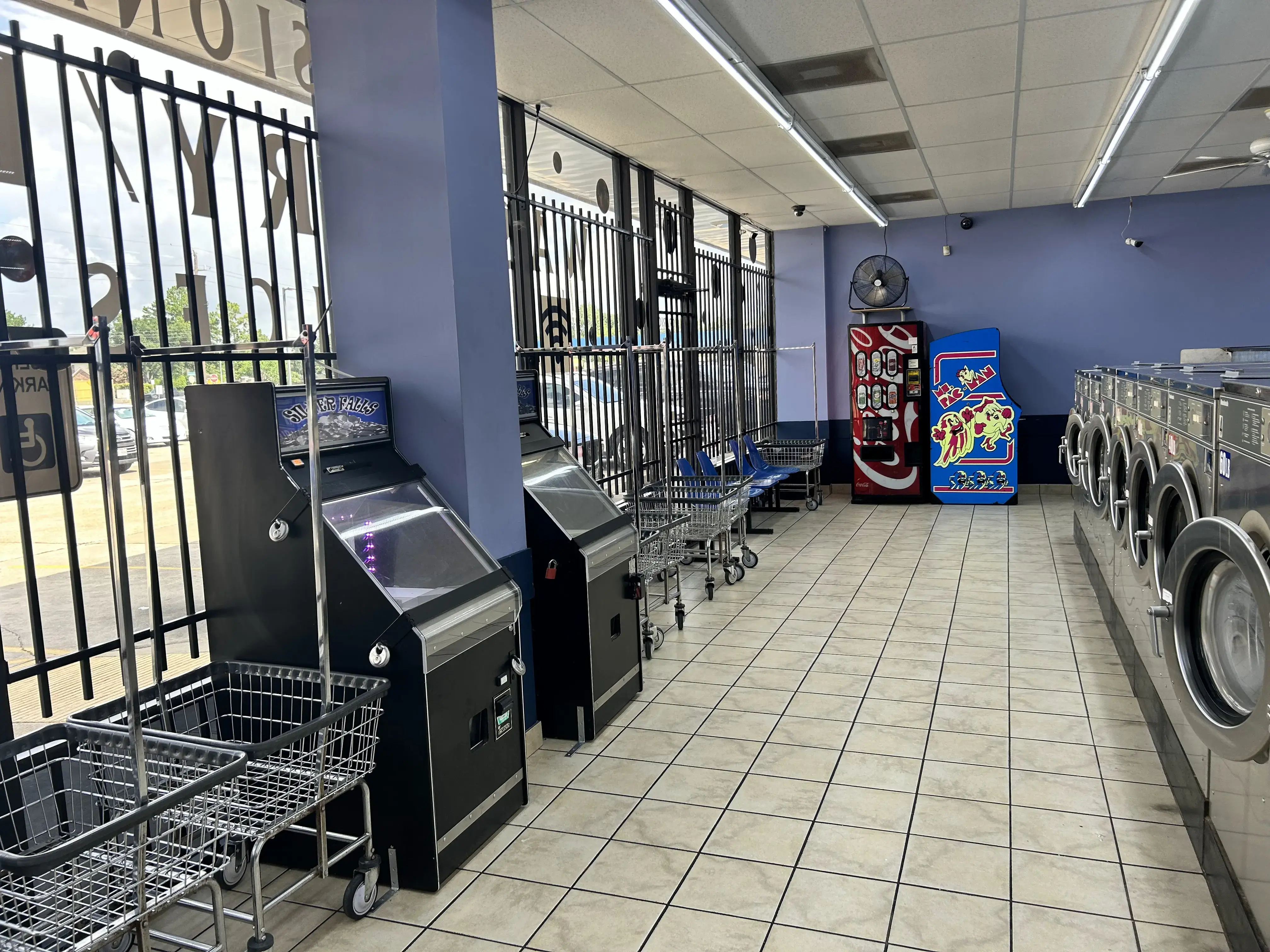 North Eldridge Washateria thumbnail 14