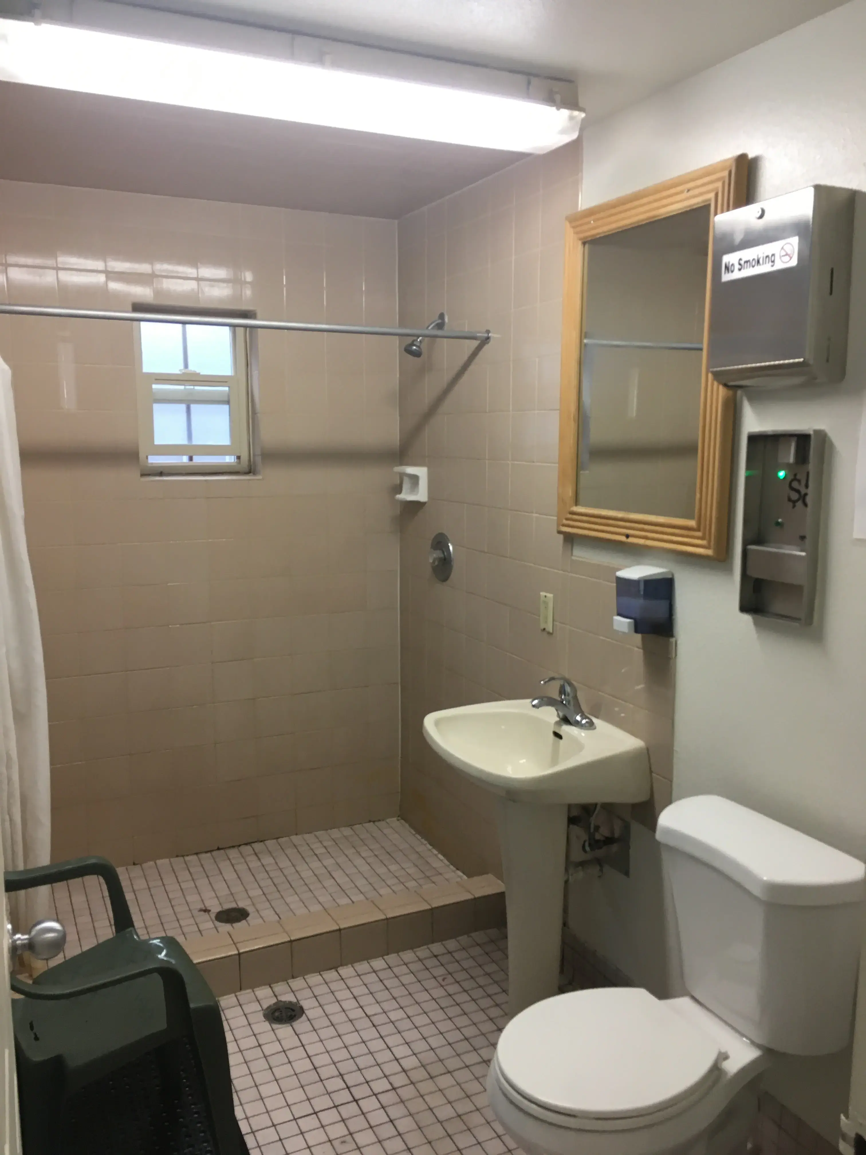 North Main Laundry - Image 11