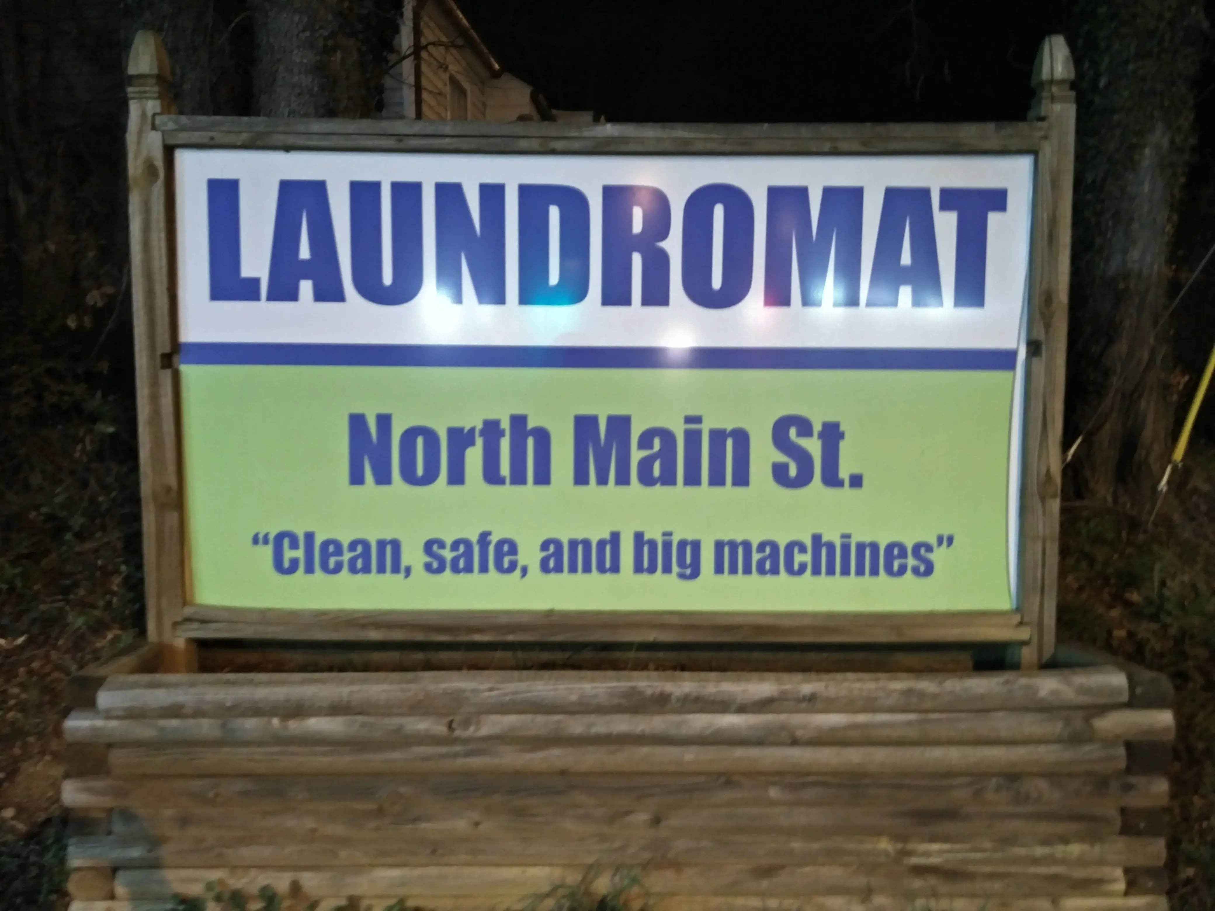 North Main Street Laundromat - Image 18