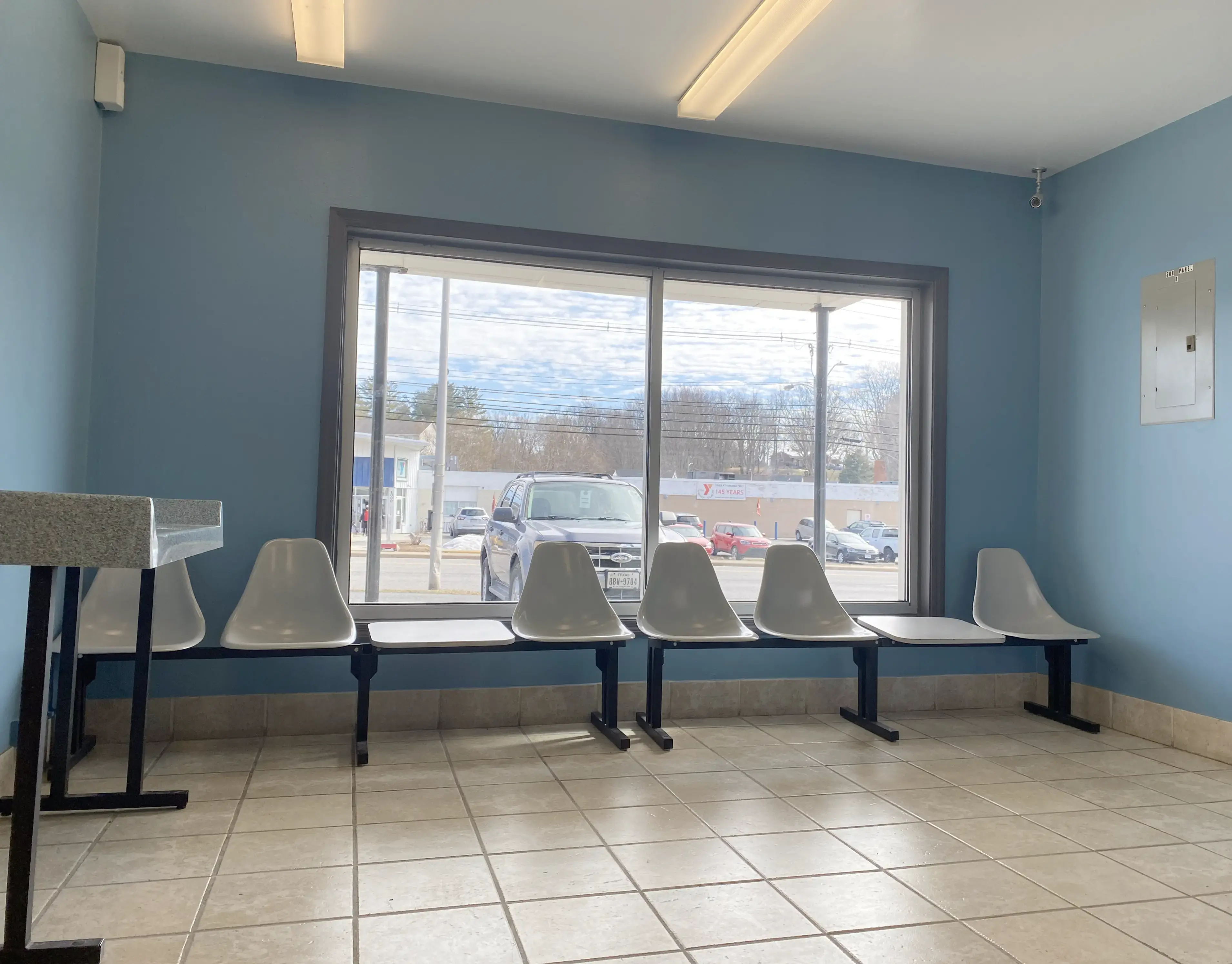 North Main Street Laundromat - Image 16
