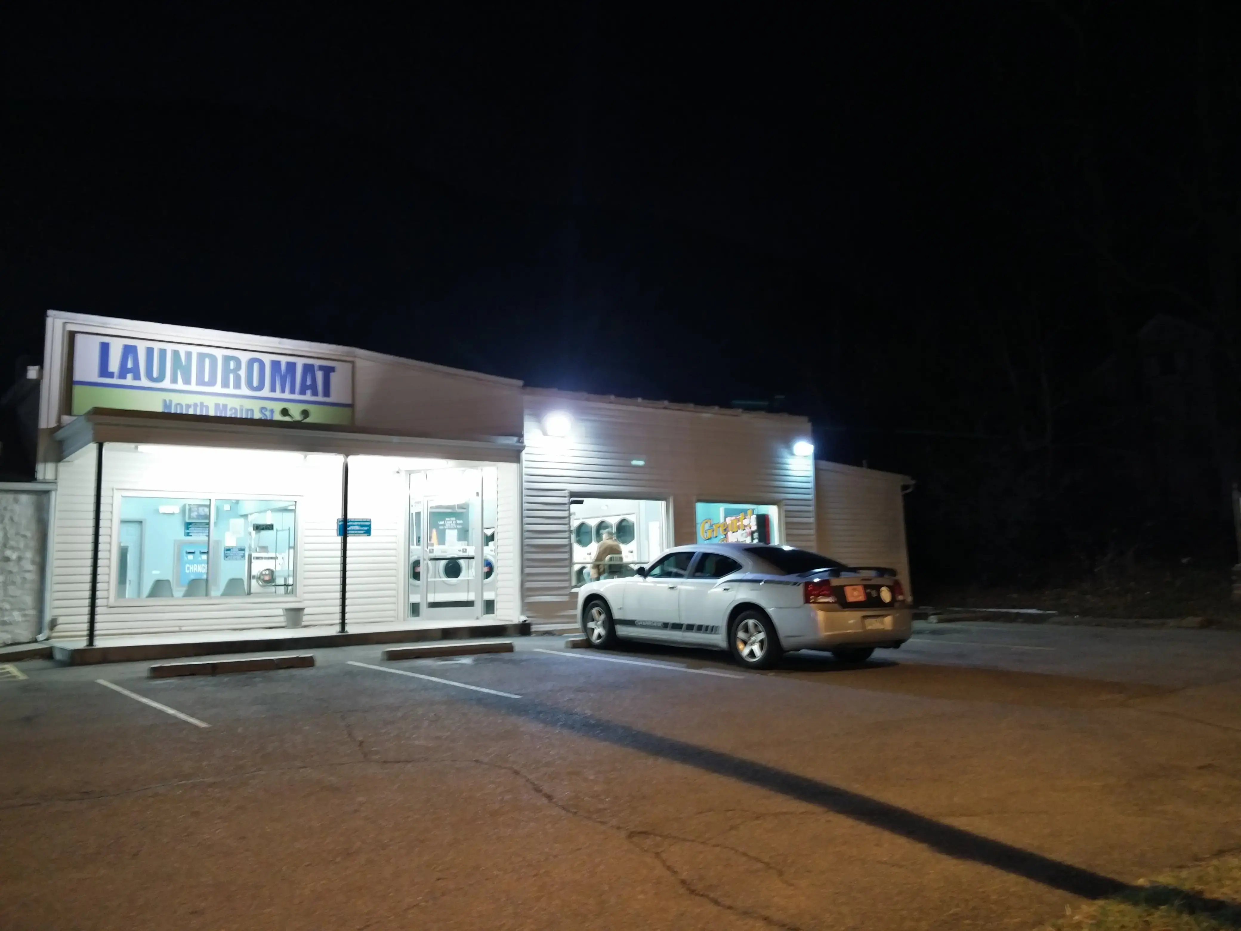 North Main Street Laundromat thumbnail 11
