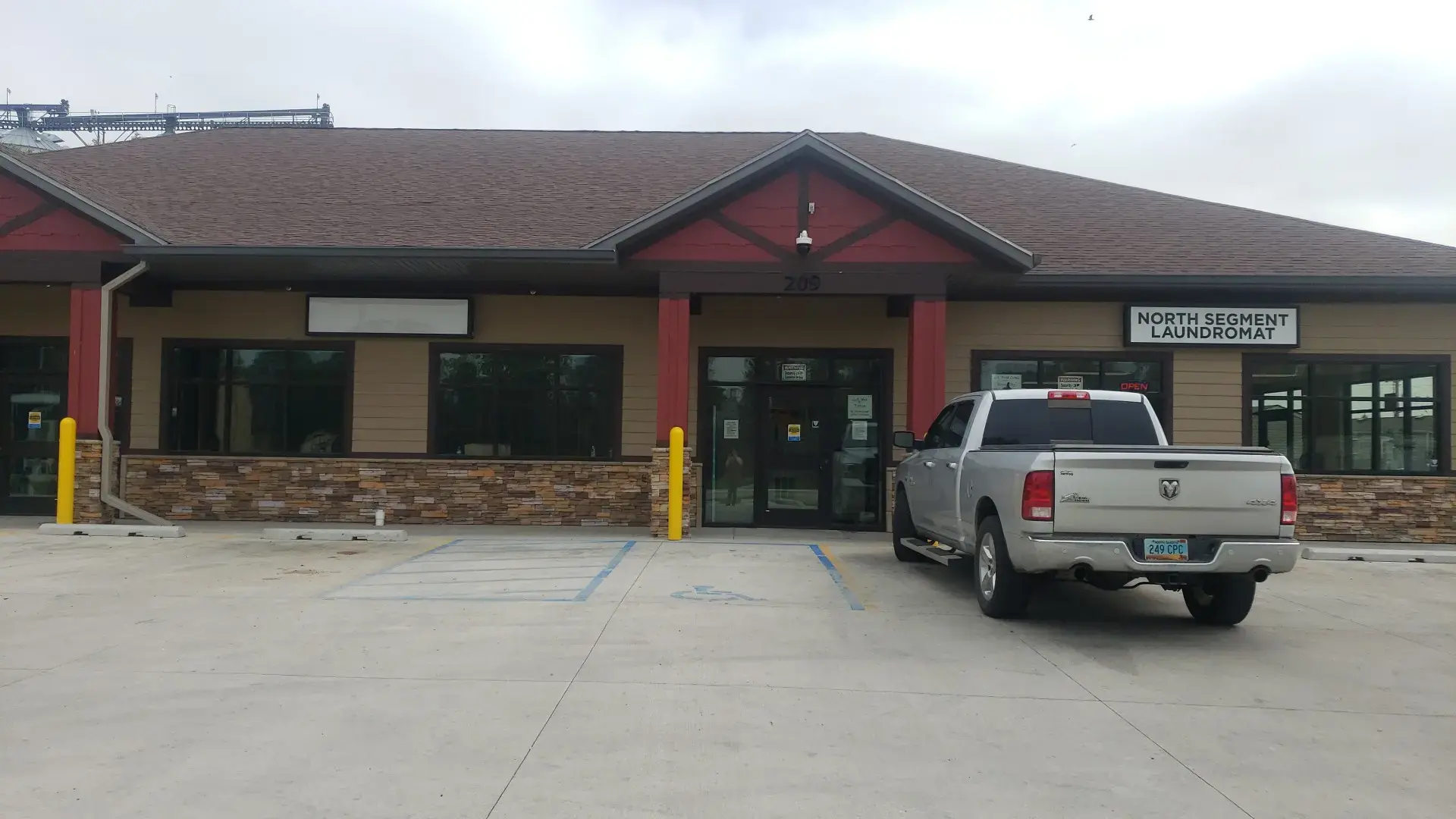 North Segment Laundromat - Image 7