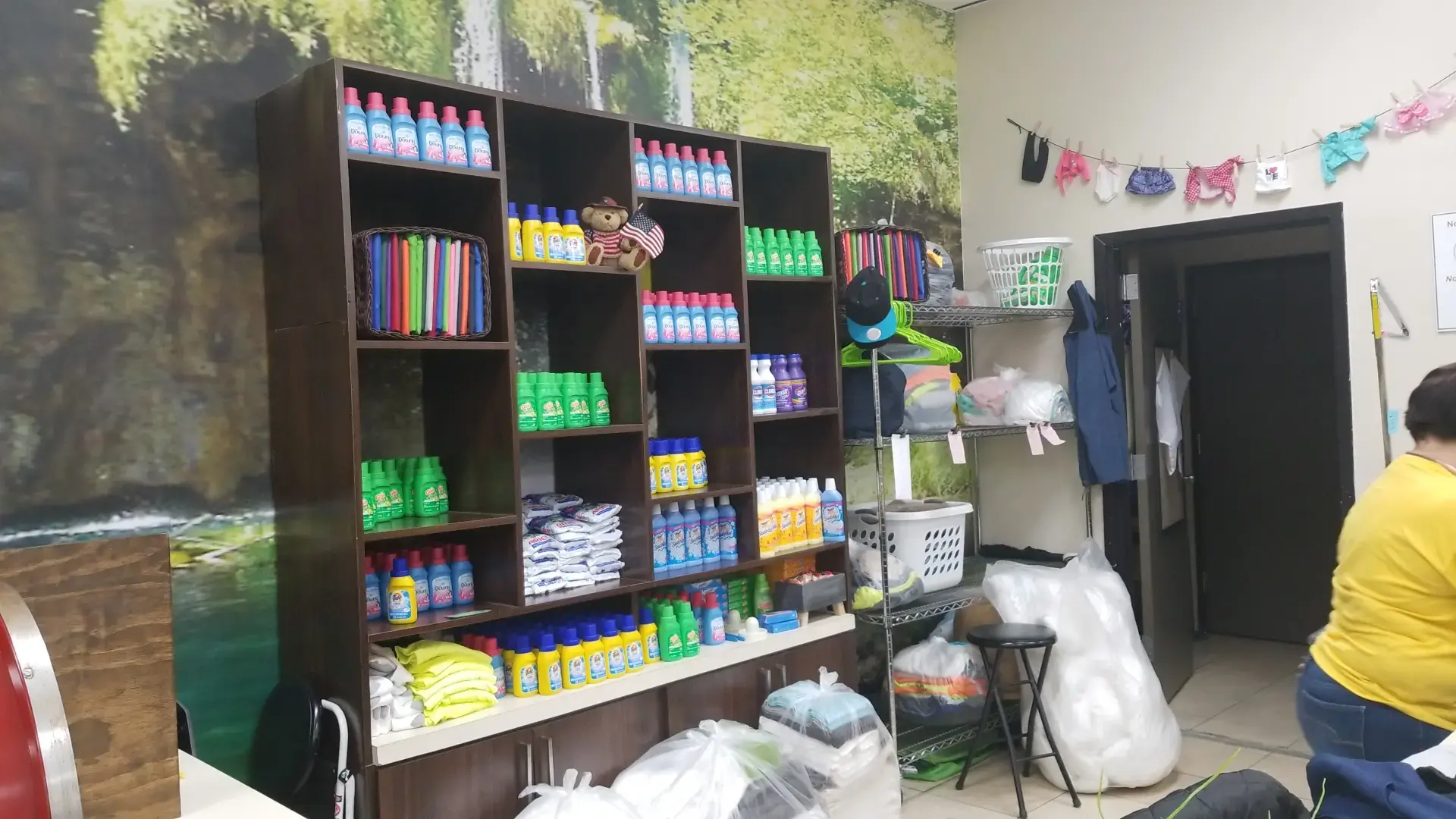 North Tryon Laundromat - Image 19