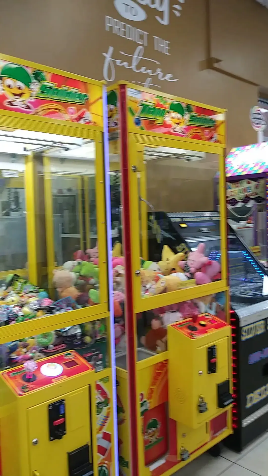 North Tryon Laundromat - Image 14